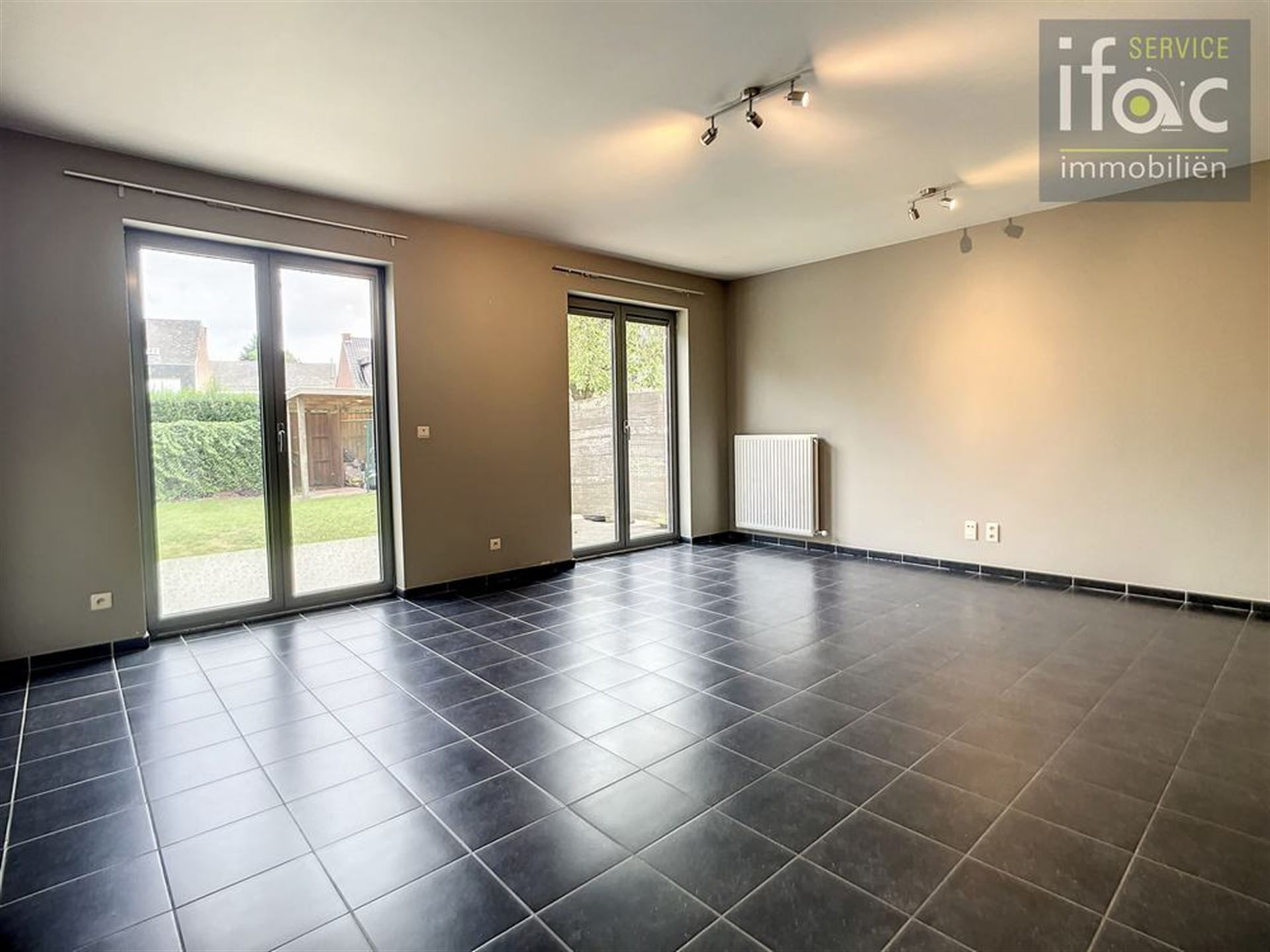 Mooie stapelwoning met tuin foto 3