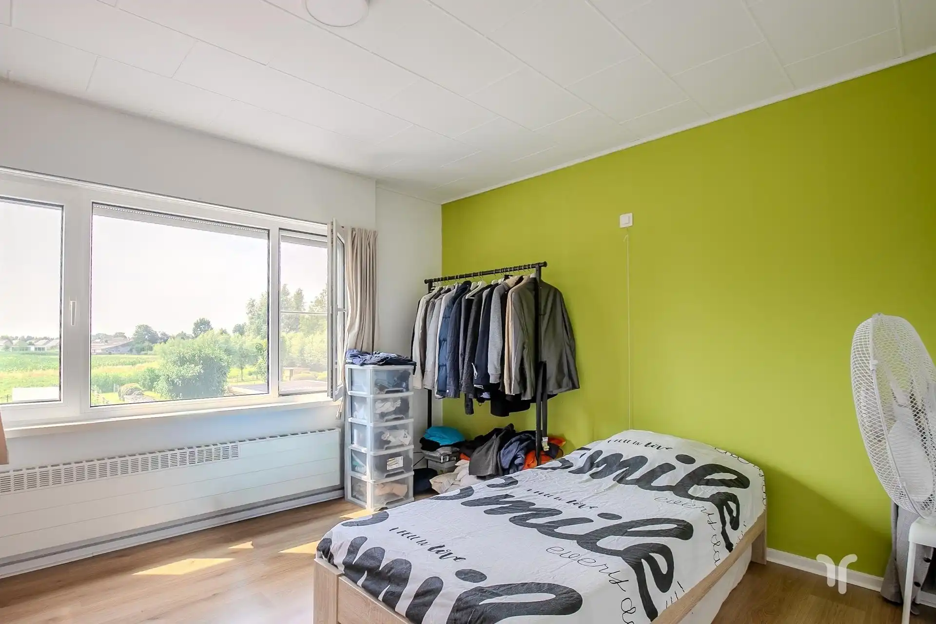 Instapklare, gesloten bebouwing op rustige ligging met 3 slaapkamers, garage en prachtige tuin. foto 7