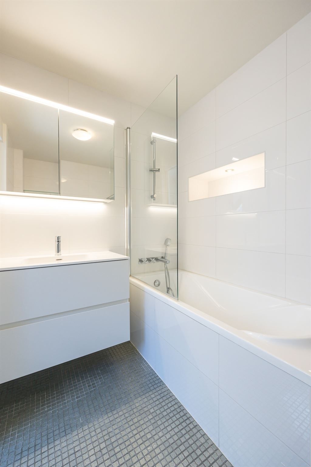 Instapklaar appartement op centrale locatie foto 13