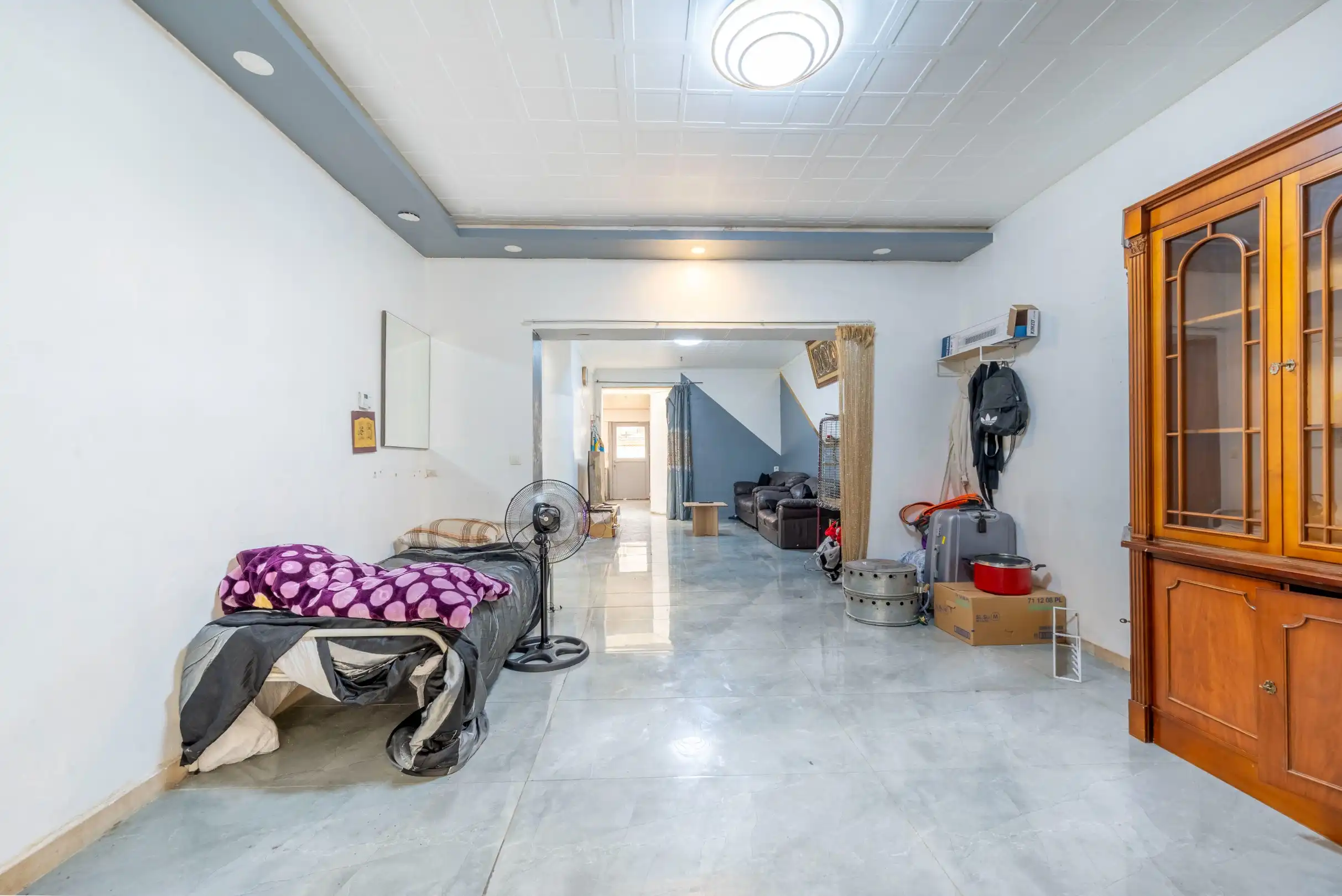 Ruime woning met 5 slaapkamers, garage en tuin. foto 3