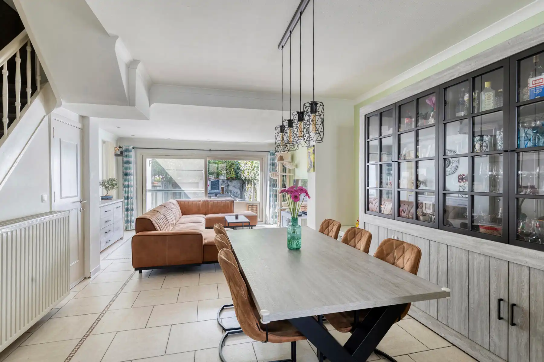 Gezellige gezinswoning met 4 slaapkamers en tuin foto 2