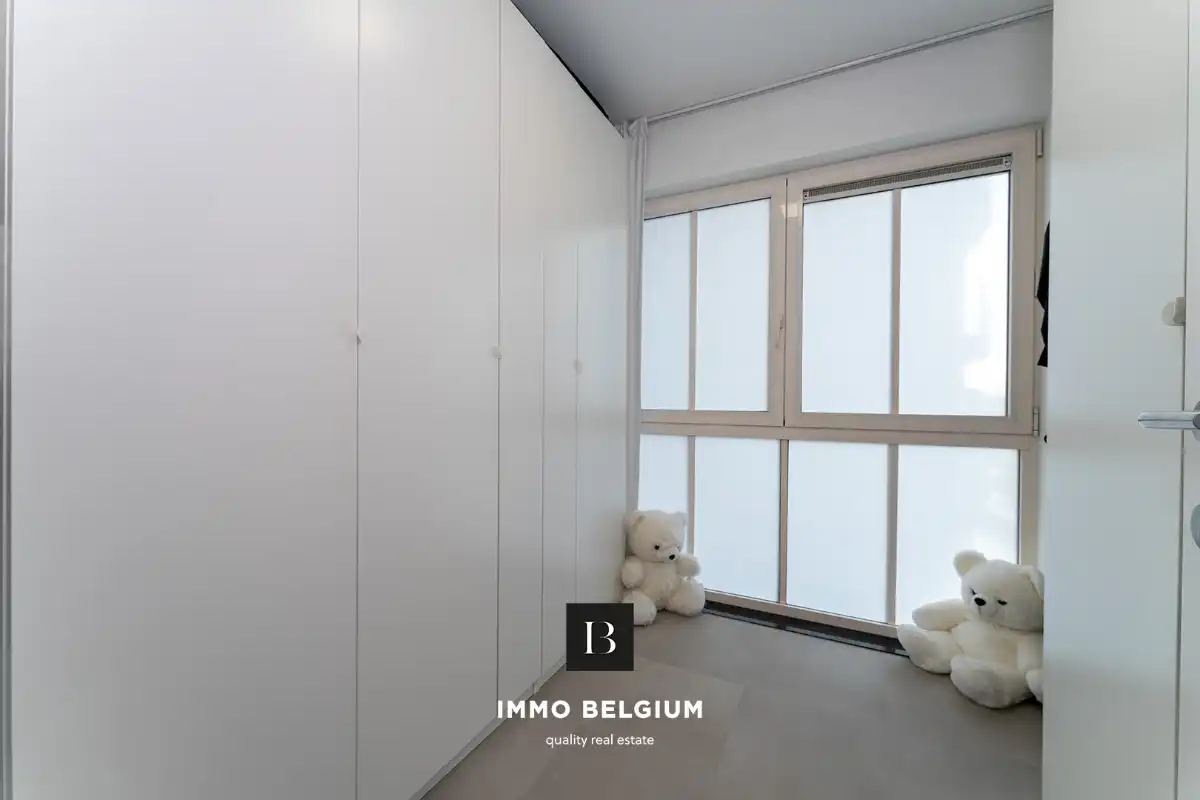 Zeer ruim appartement (133m²) met garagebox foto 3