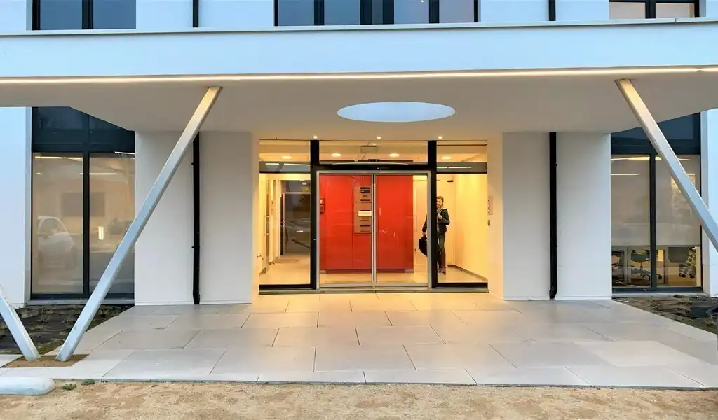 Lichtrijk kantoor te huur op zichtlocatie te Sint-Martens-Latem foto 21