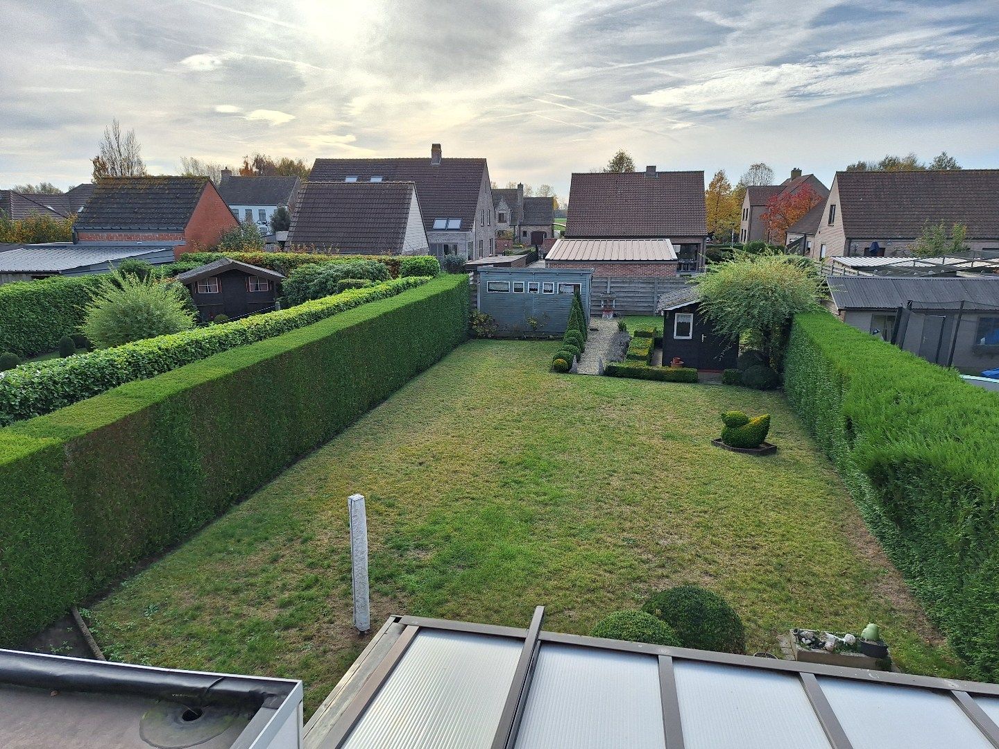 Halfopen woning met grote tuin in een rustige buurt foto 14