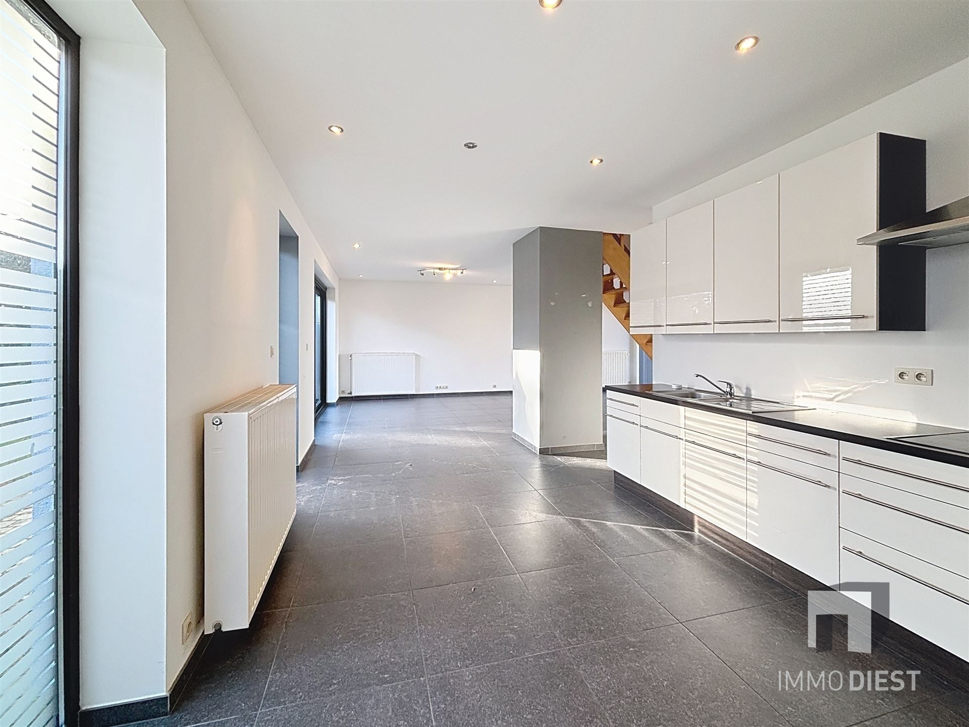 Gezingswoning met 3 slaapkamers en tuintje foto 5