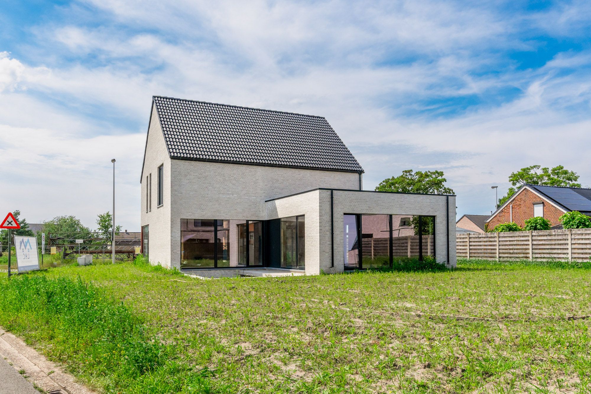 ROYALE CASCO-WONING MET EEN HEERLIJK LICHTRIJKE WOONKAMER MET OPEN KEUKEN EN AANSLUITEND DE BERGPLAATS, 3 SLAAPKAMERS (MEER MOGELIJK), EEN RUIME BADKAMER EN VOLLEDIG ONDERKELDERD MET DAGLICHT!! EEN HEERLIJK RUIM HUIS MET UNIEKE KELDERVERDIEPING, EEN LEUKE TUIN OP 6A 30CA, OP EEN GEGEERDE LOCATIE IN PELT!  foto 12