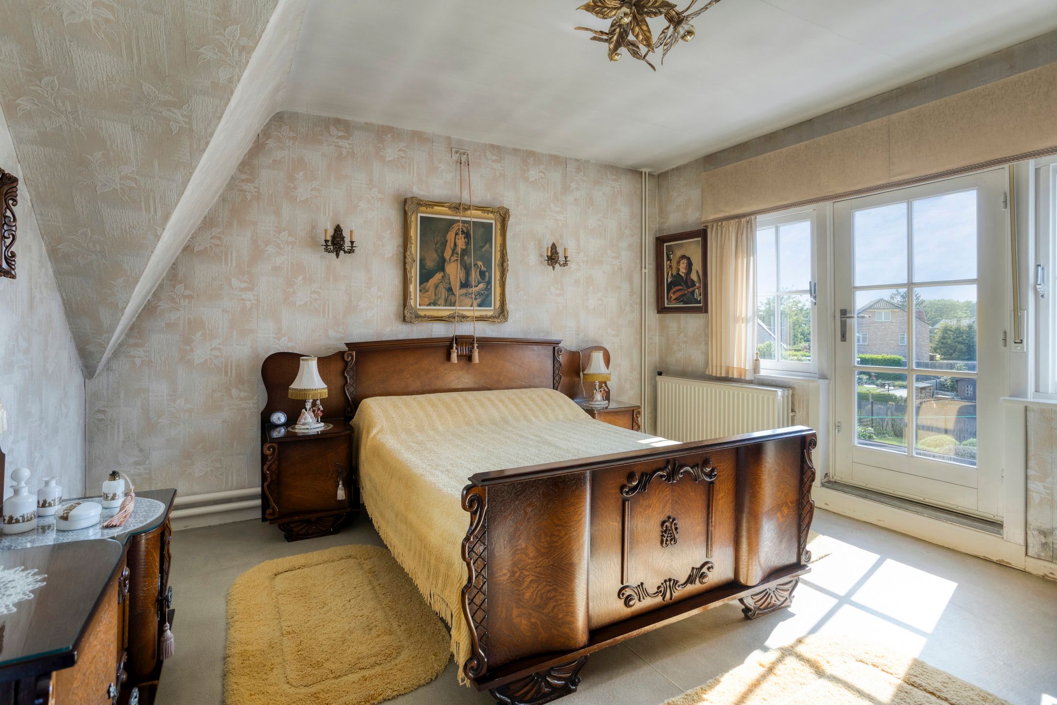 Te renoveren woning met veel potentieel foto 15