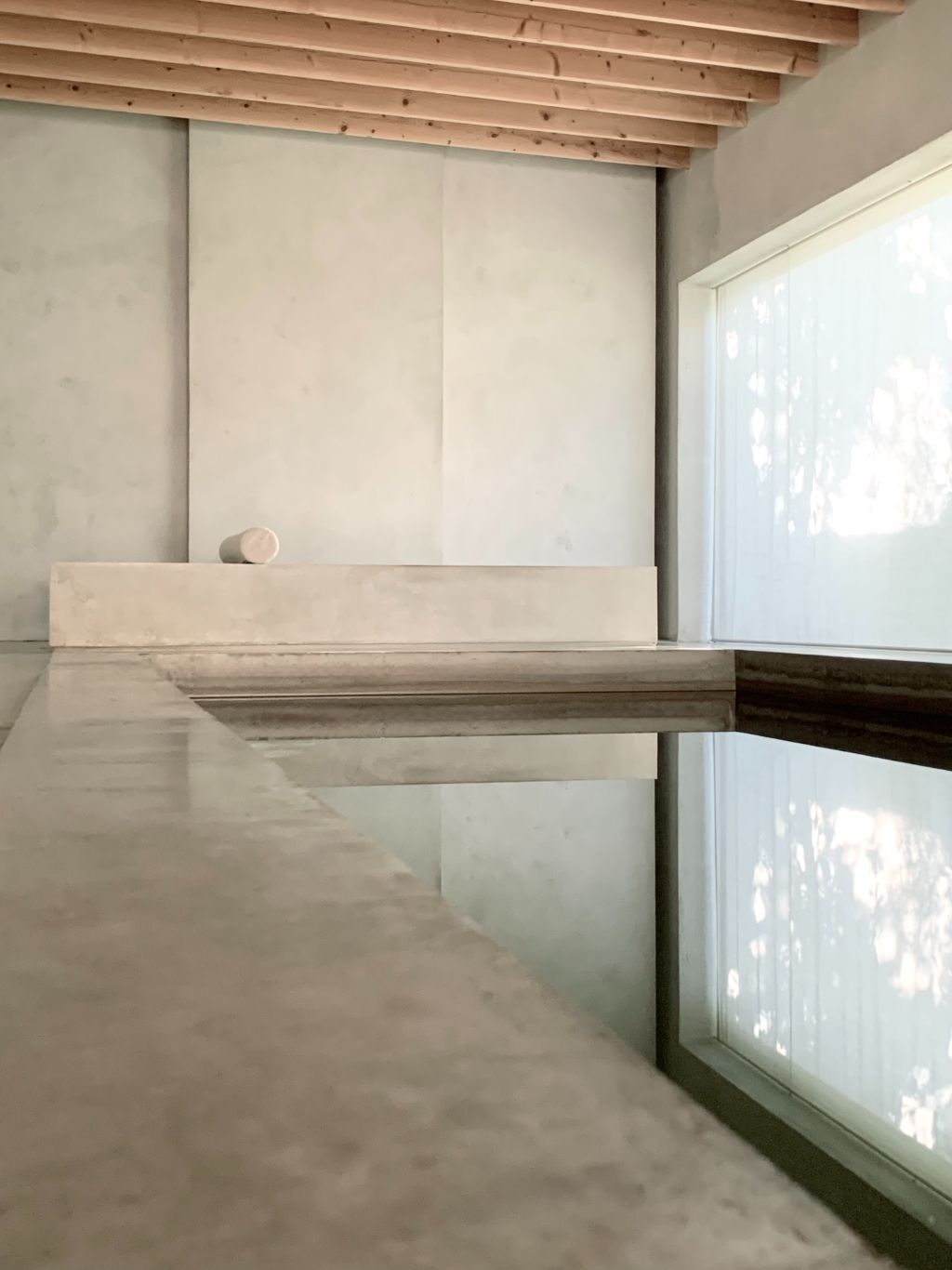 Architecturale laagbouwvilla met binnenzwembad en unieke beleving met het omliggende landschap. foto 23