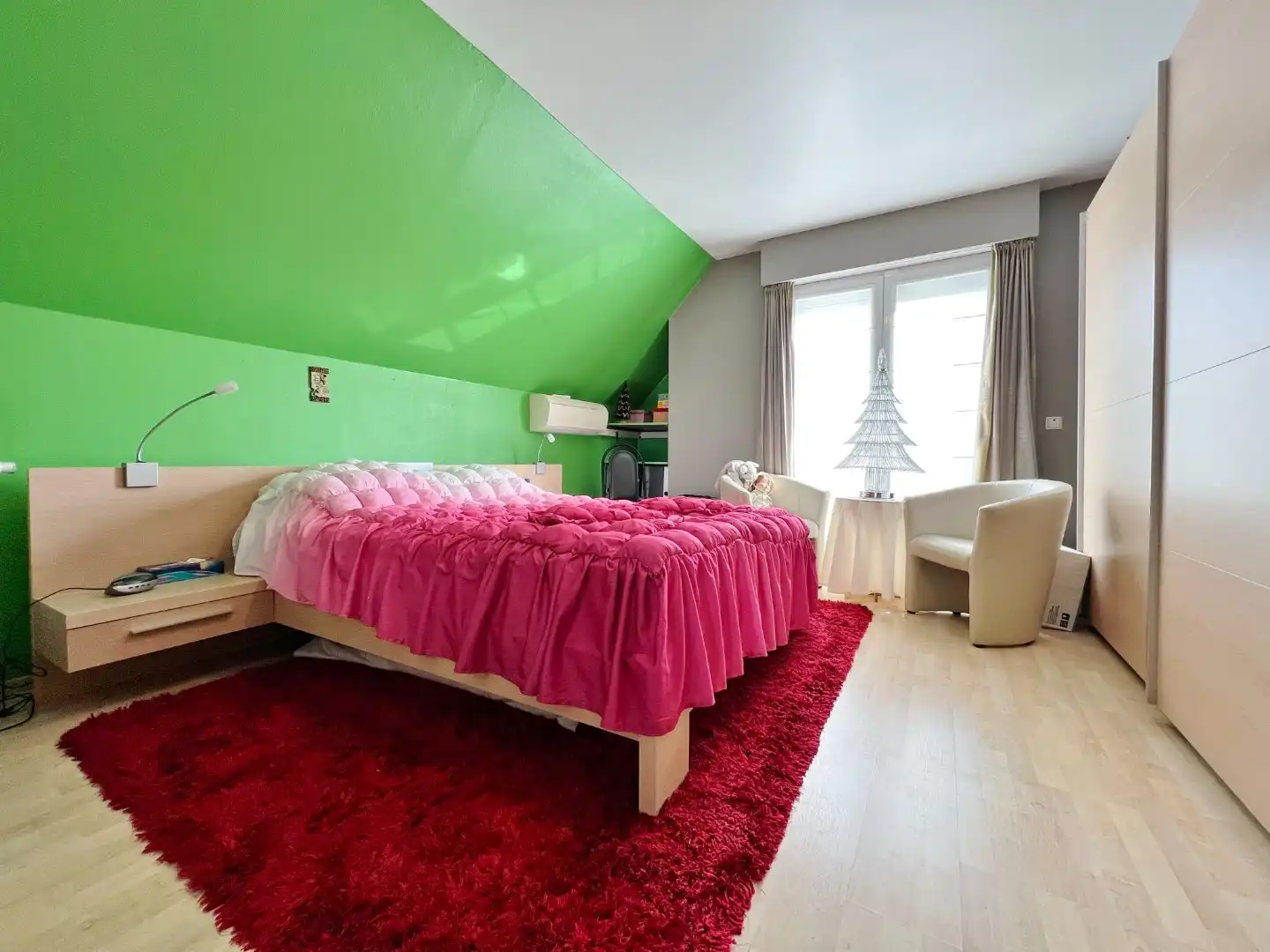 Instapklare woning met 4 slaapkamers, zonnige tuin en carport. foto 11