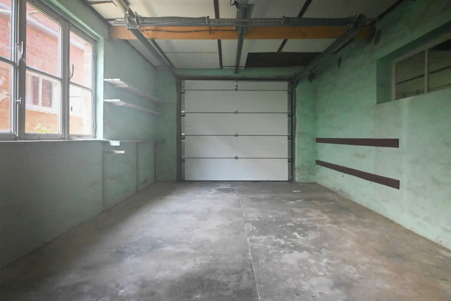 Te renoveren hoekwoning met garage te Eernegem. foto 11