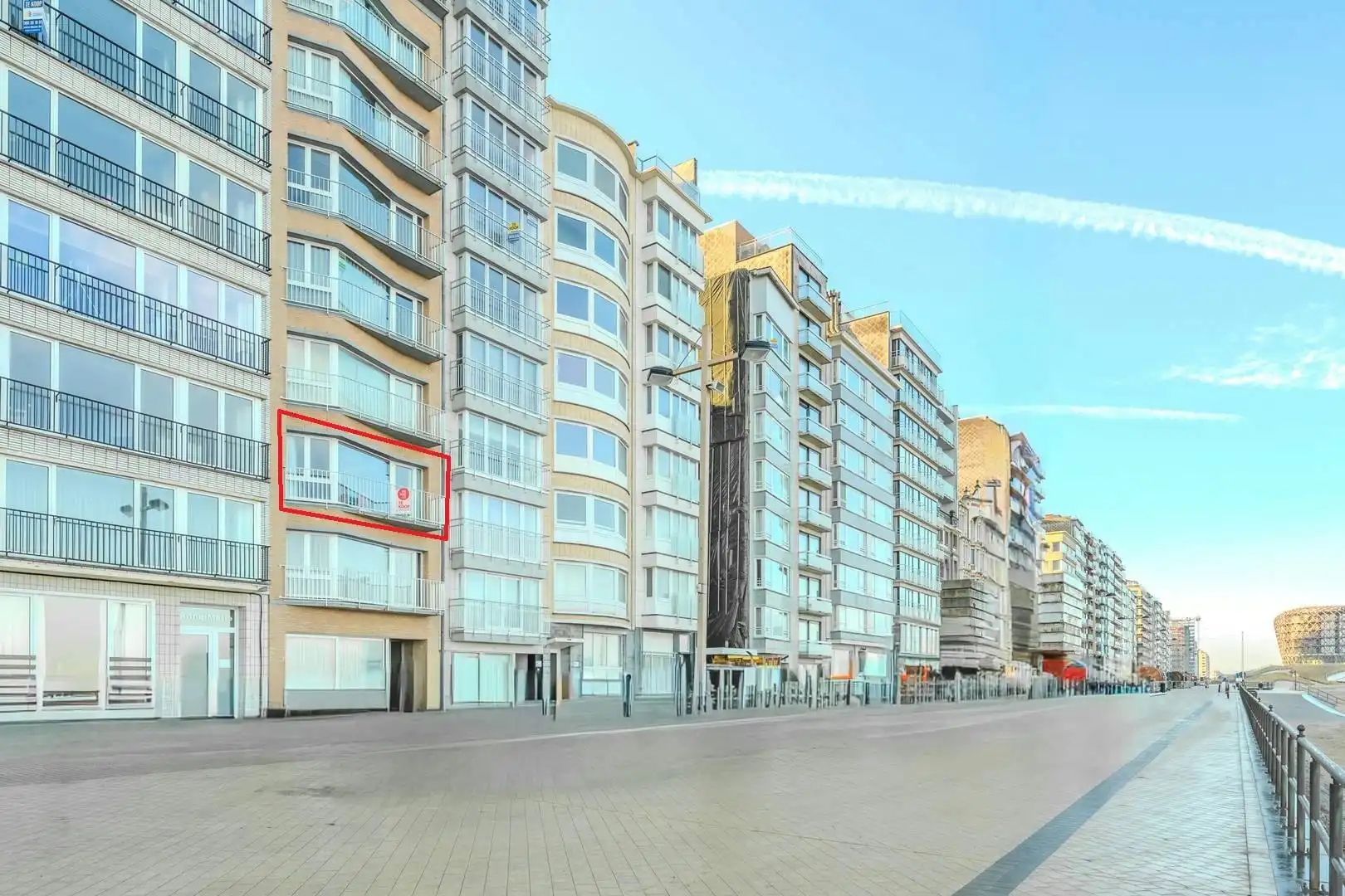 Ruim tweeslaapkamer appartement met frontaal zeezicht! foto 2