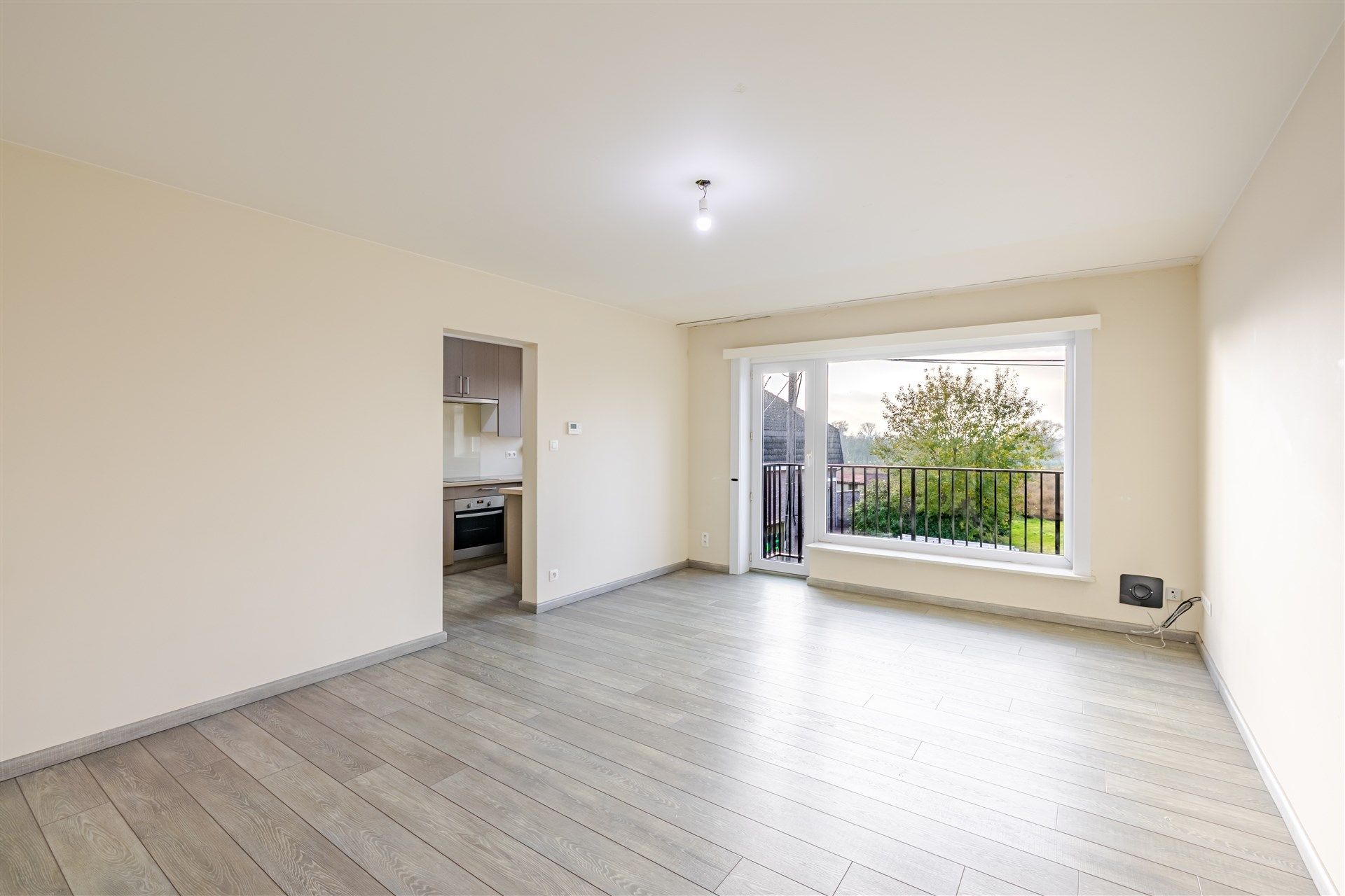 Gunstig gelegen 2 slaapkamer appartement met terras foto 2