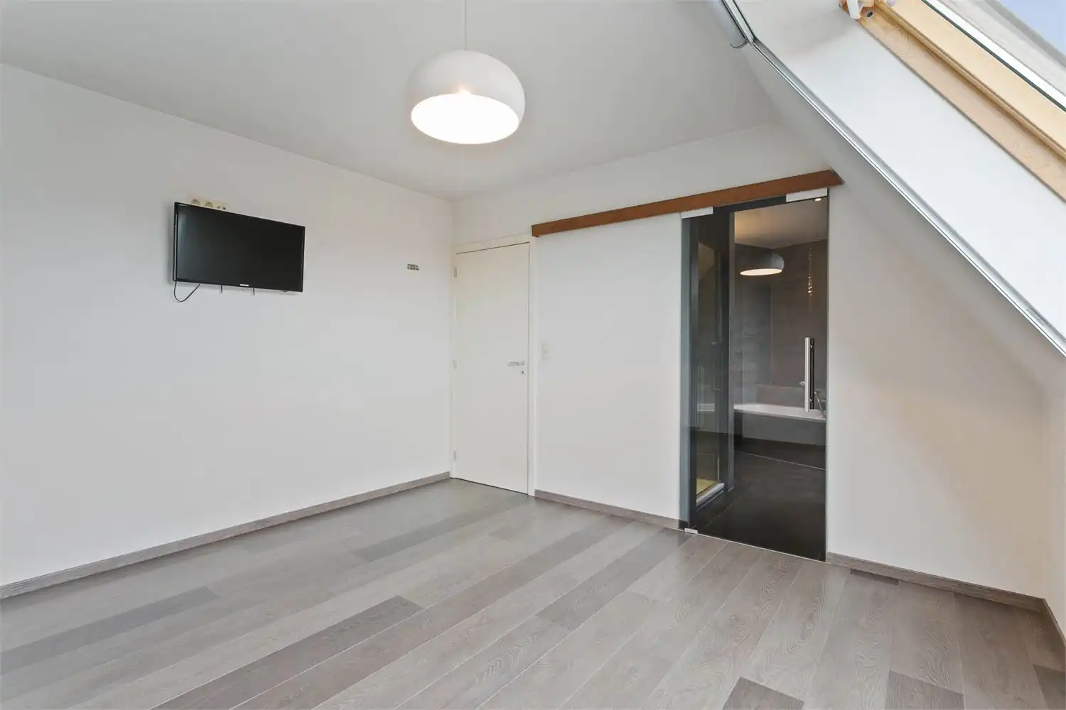 Instapklaar duplex dakappartement met terras in hartje Oostkamp foto 27