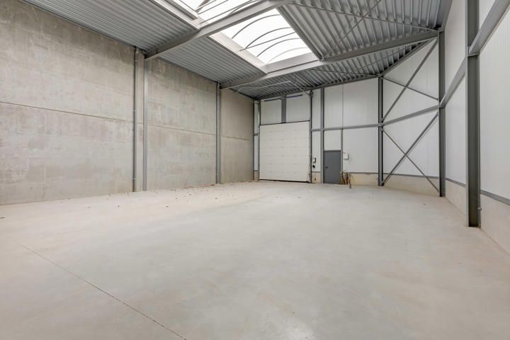 Nieuwbouw magazijn van 197,5 m² te huur nabij het centrum foto 7