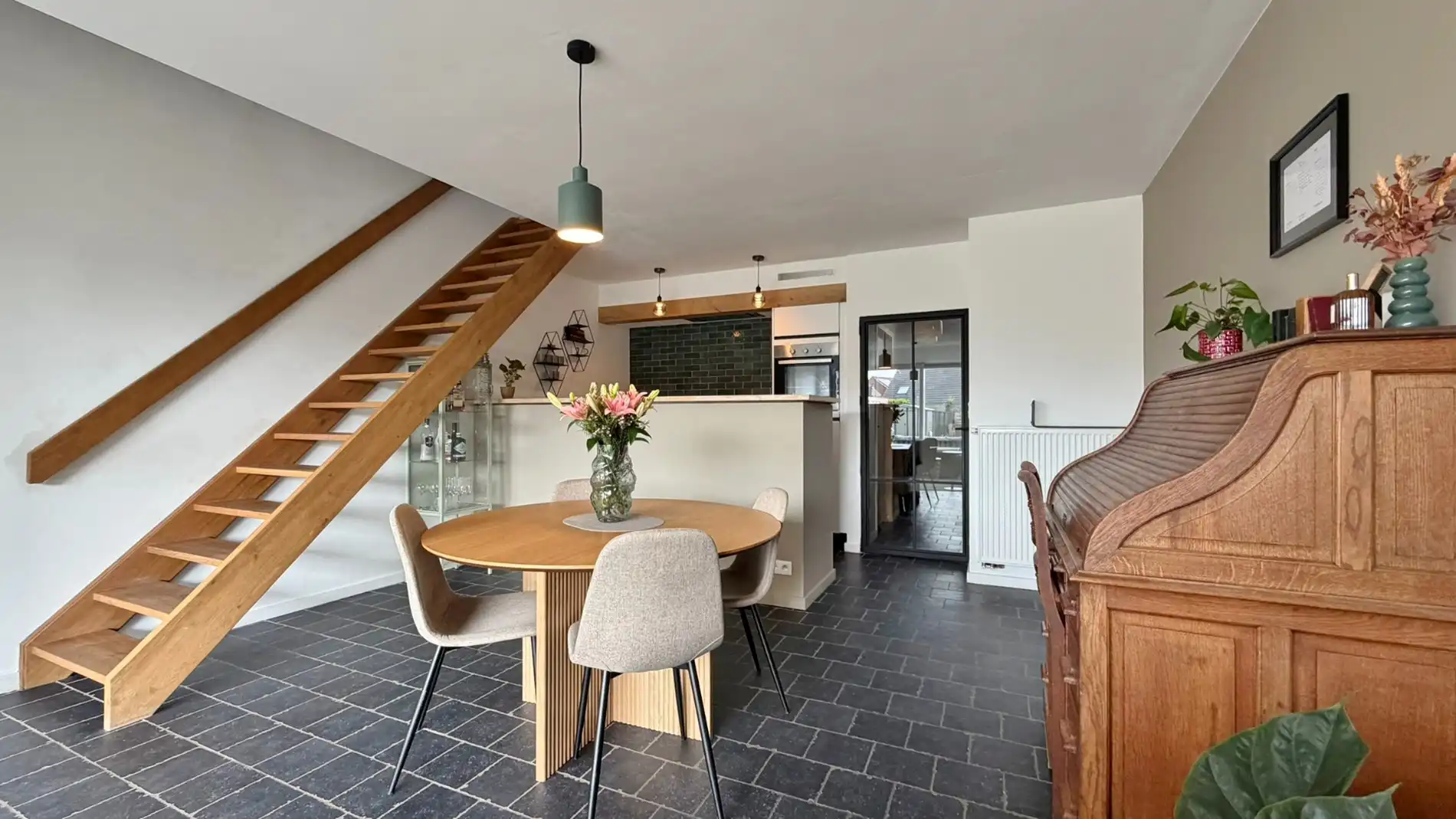 Instapklare, volledig gerenoveerde en energiezuinige woning te koop in het charmante Mesen! foto 6