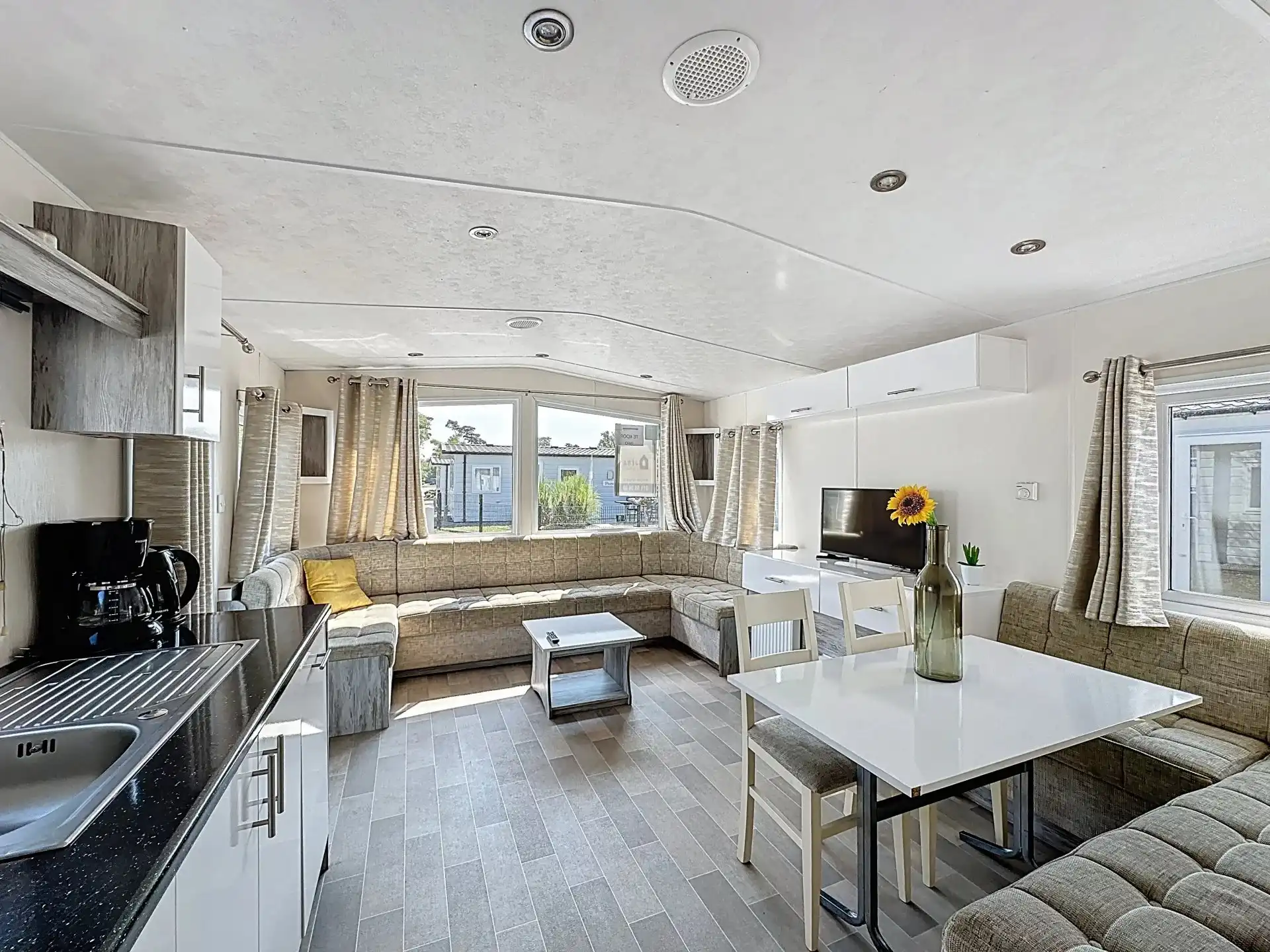 Chalet voor 4 personen gelegen te Europarcs Zilverstrand in Mol. foto 4