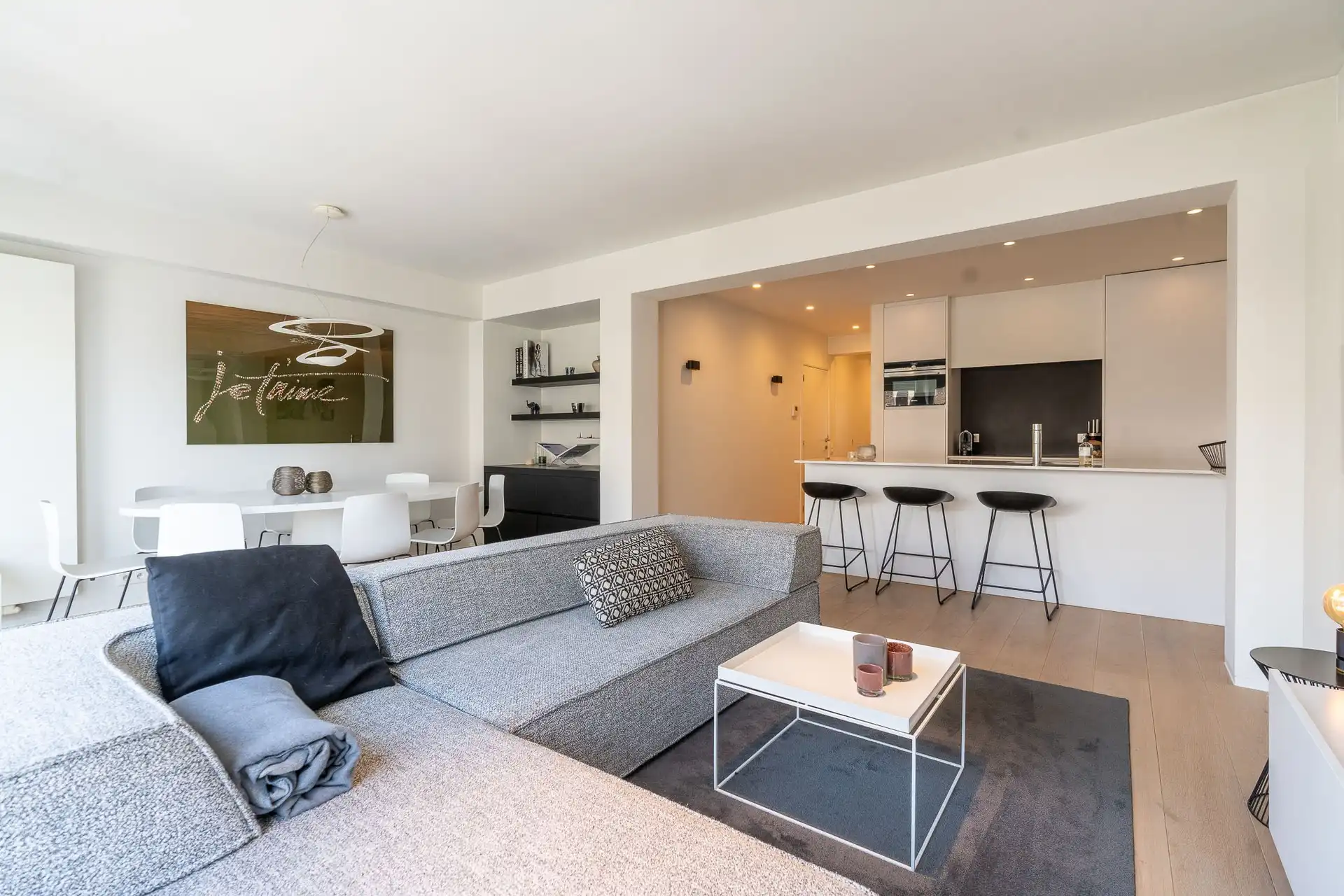 Prachtig lichtrijk appartement met 3 slaapkamers gelegen nabij het Rubensplein te Knokke foto {{pictureIndex}}