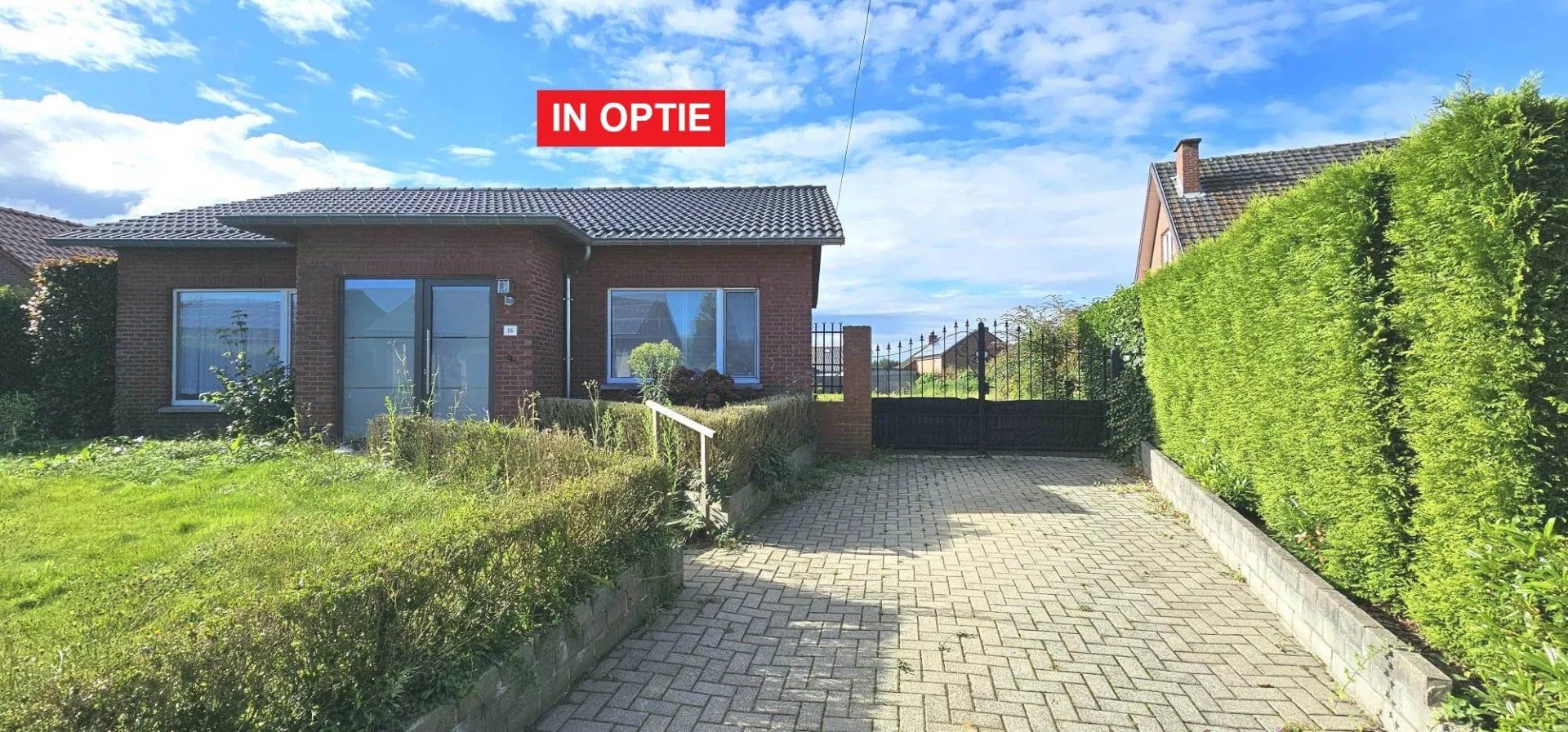 Charmante gelijkvloerse woning in een rustige residentiële omgeving. foto {{pictureIndex}}
