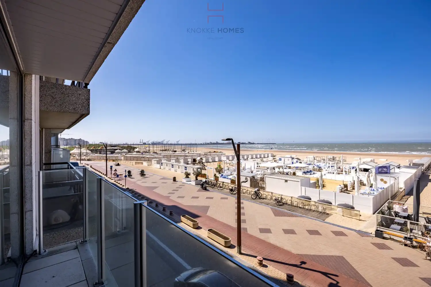 Mooi gerenoveerd vakantie-appartement op de zeedijk in Duinbergen foto 18