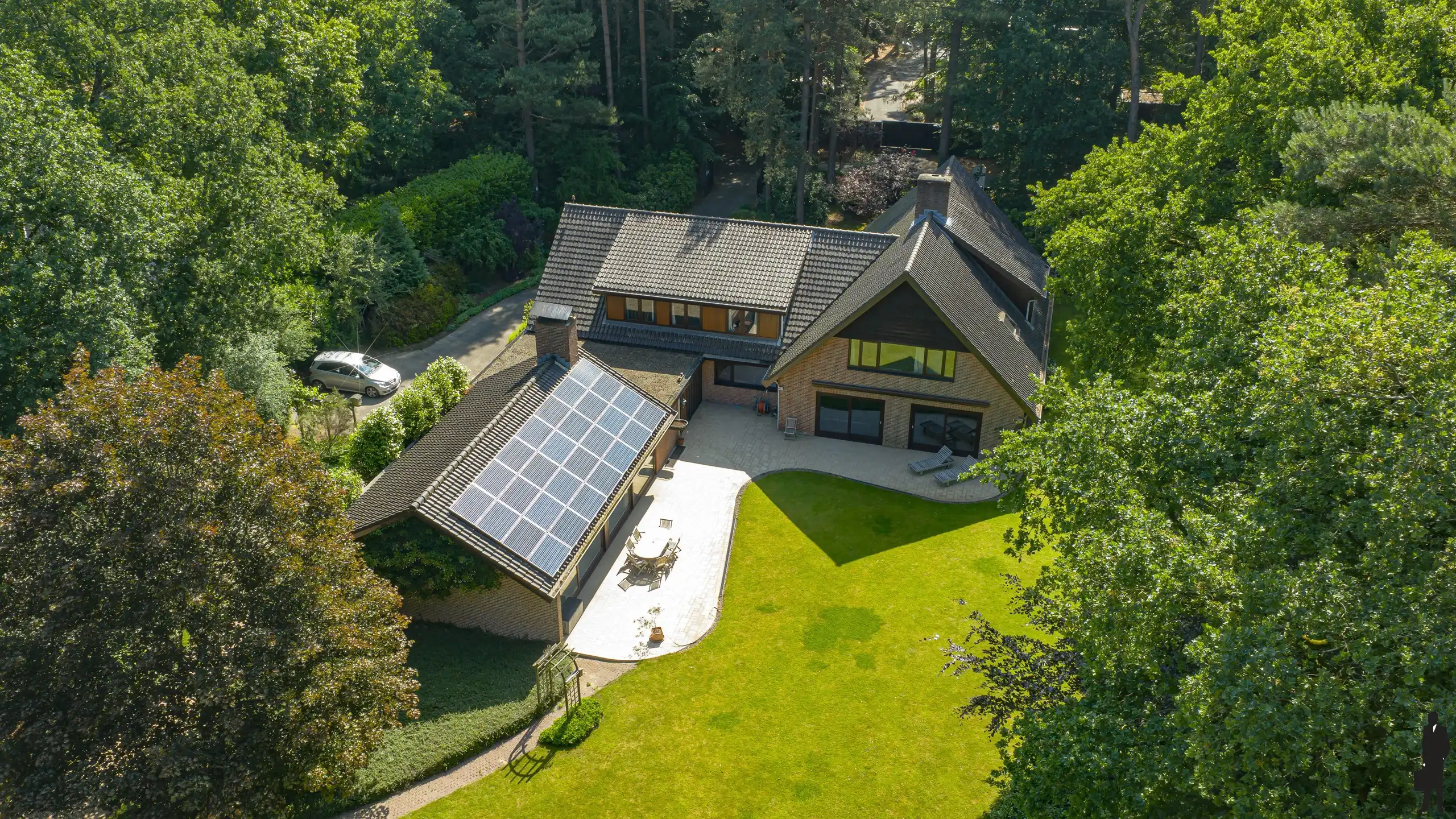 Seventiesvilla op toplocatie! foto 2