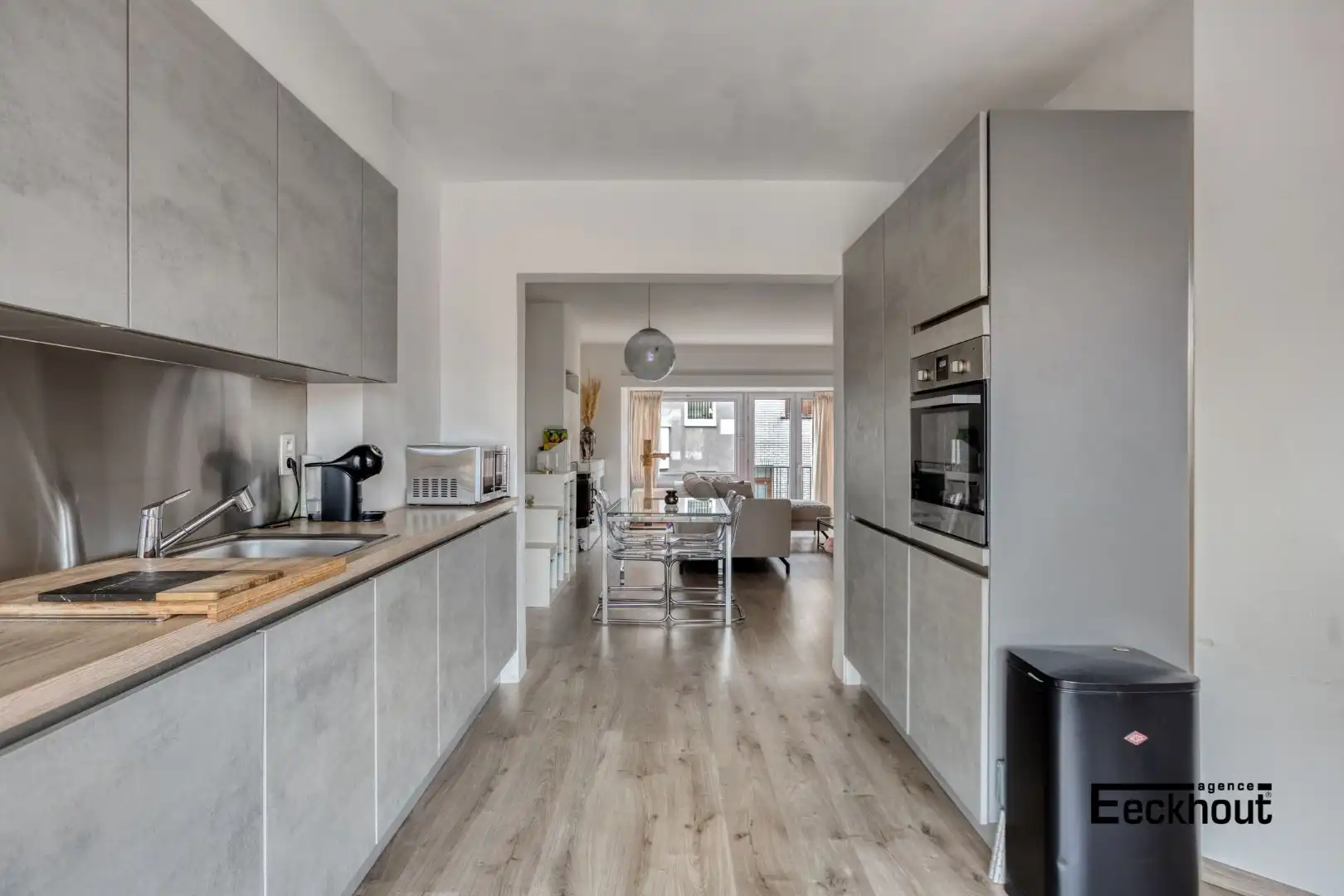 Recent gerenoveerde woning met garage en grote tuin te Bredene! foto 11