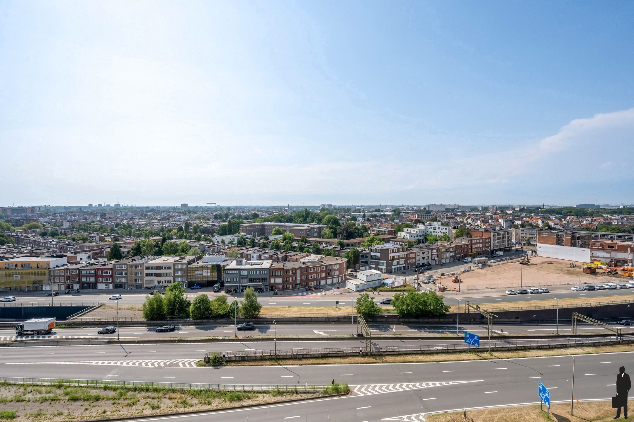 Gerenoveerd 2 slaapkamer appartement met loft-feeling, panoramisch uitzicht en vlakbij de stad!  foto 14
