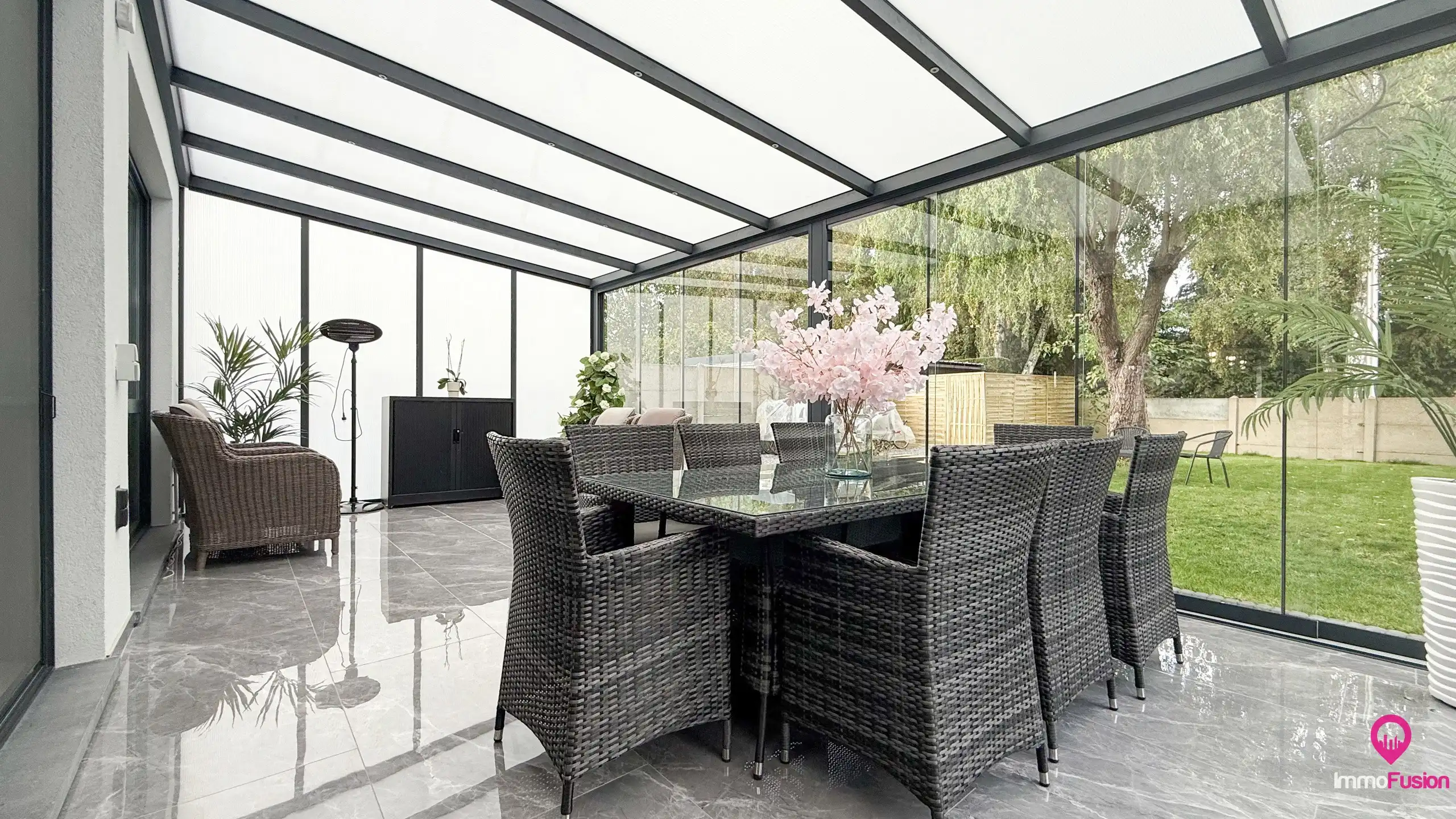 Ruime villa van 256m² met 6 slpks, garage en overdekt terras foto 22