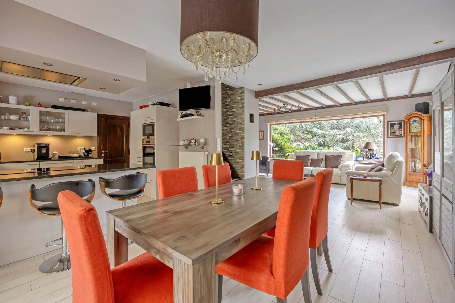Perfect onderhouden villa in rustige straat foto 9