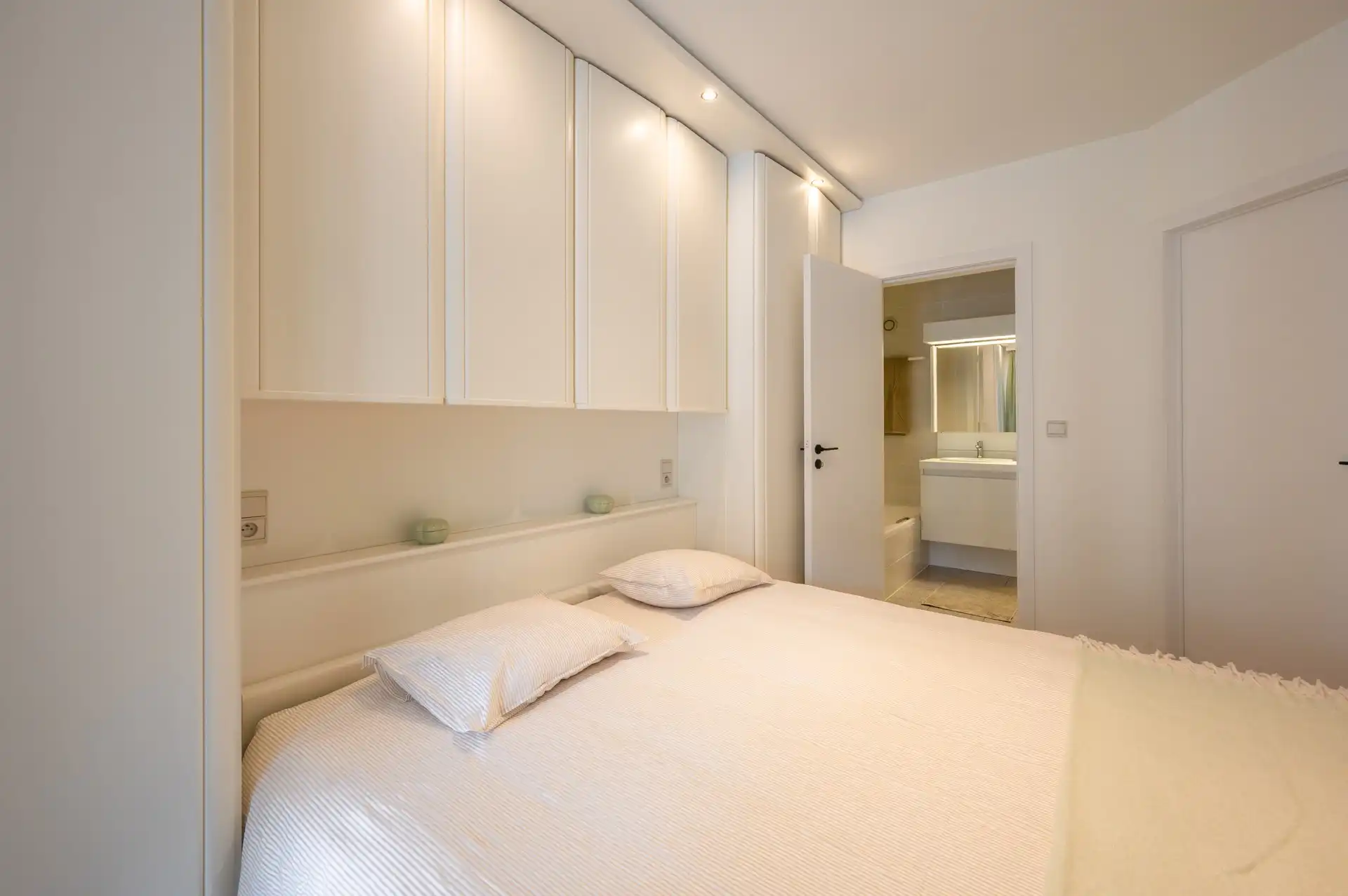 Gemeubeld: Zeer ruim appartement met zeezicht vlakbij het Rubensplein! foto 10