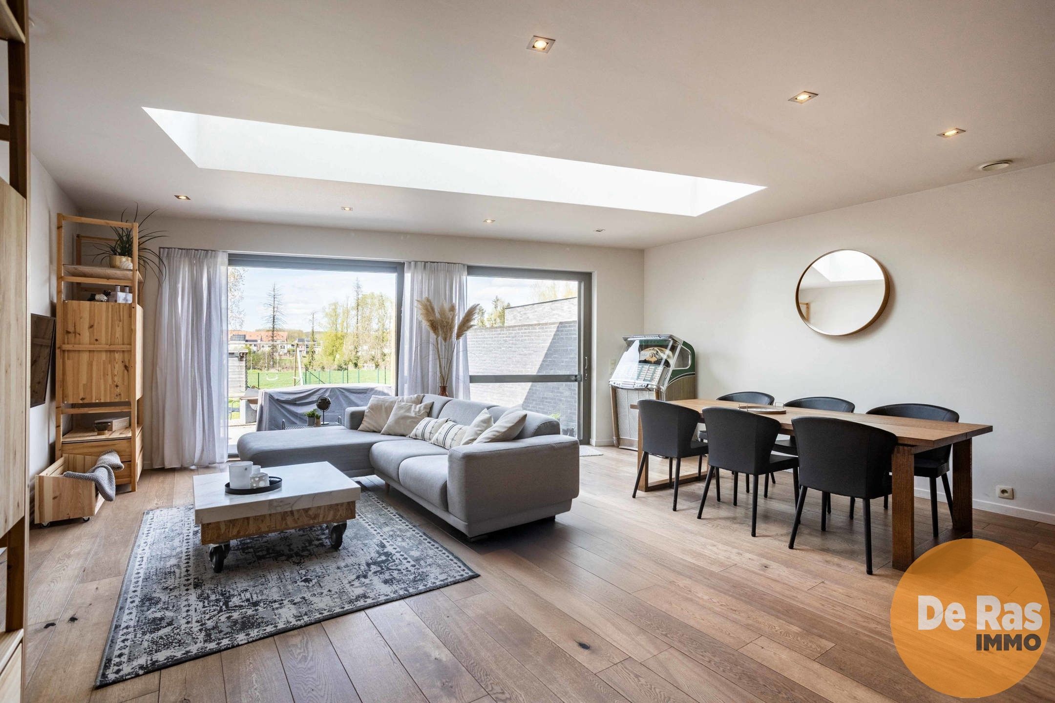 HERZELE - Recente gesloten bebouwing op een centrale ligging foto {{pictureIndex}}