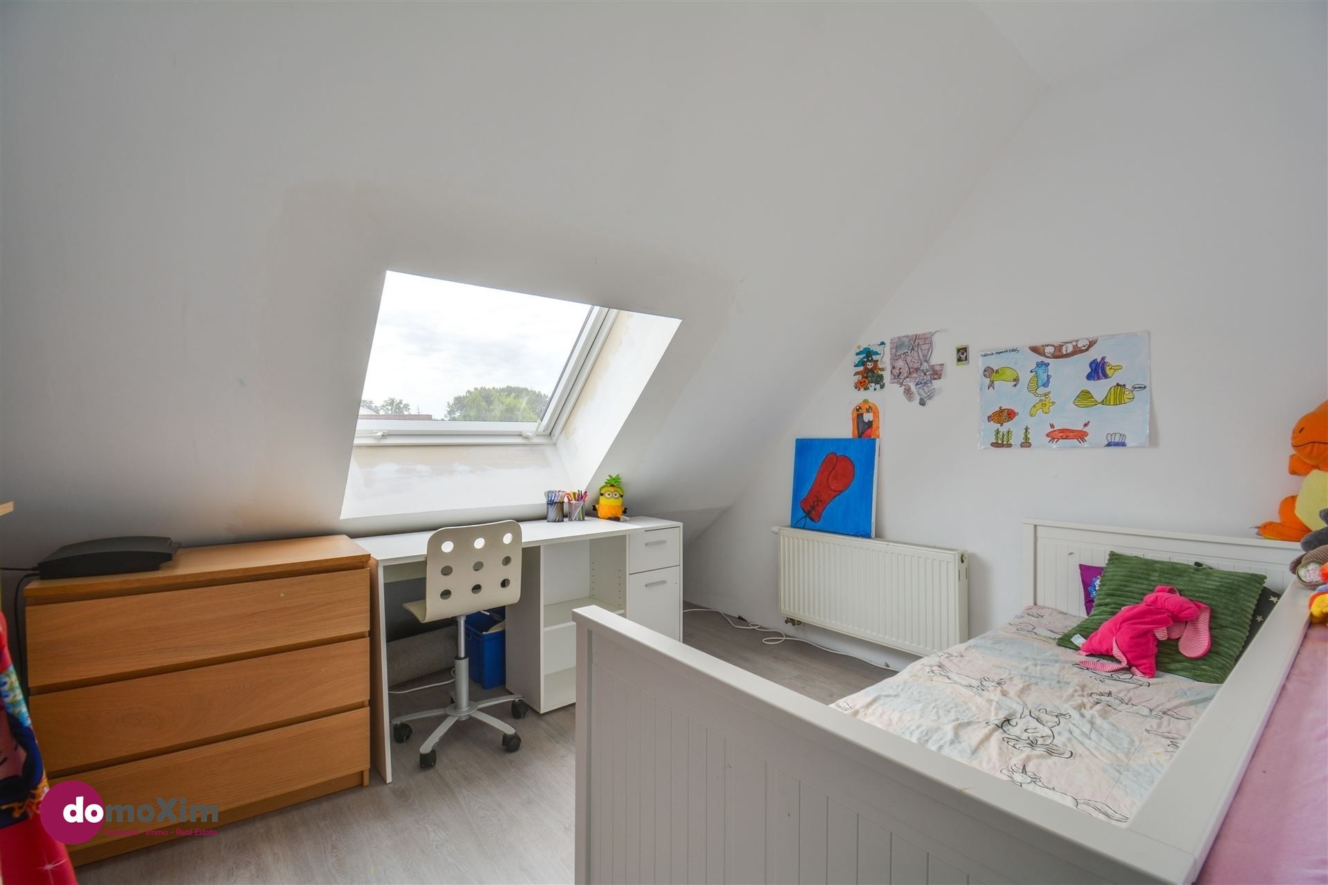 Centraal gelegen woning met 4 slaapkamers en grote tuin foto 13