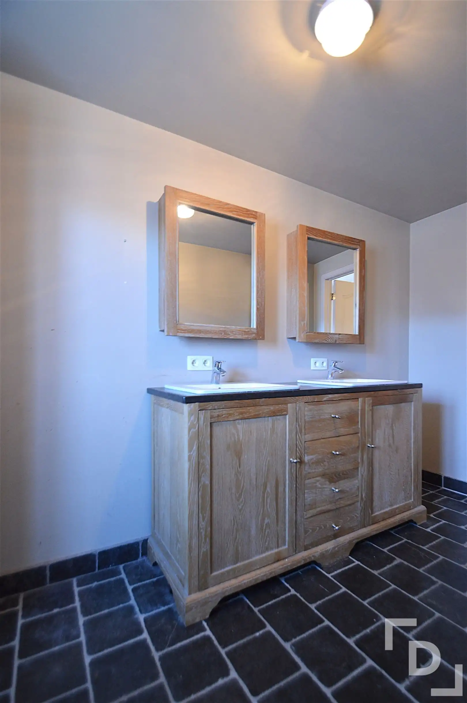 Half open bebouwing in landelijke stijl te huur in Moorslede. foto 11