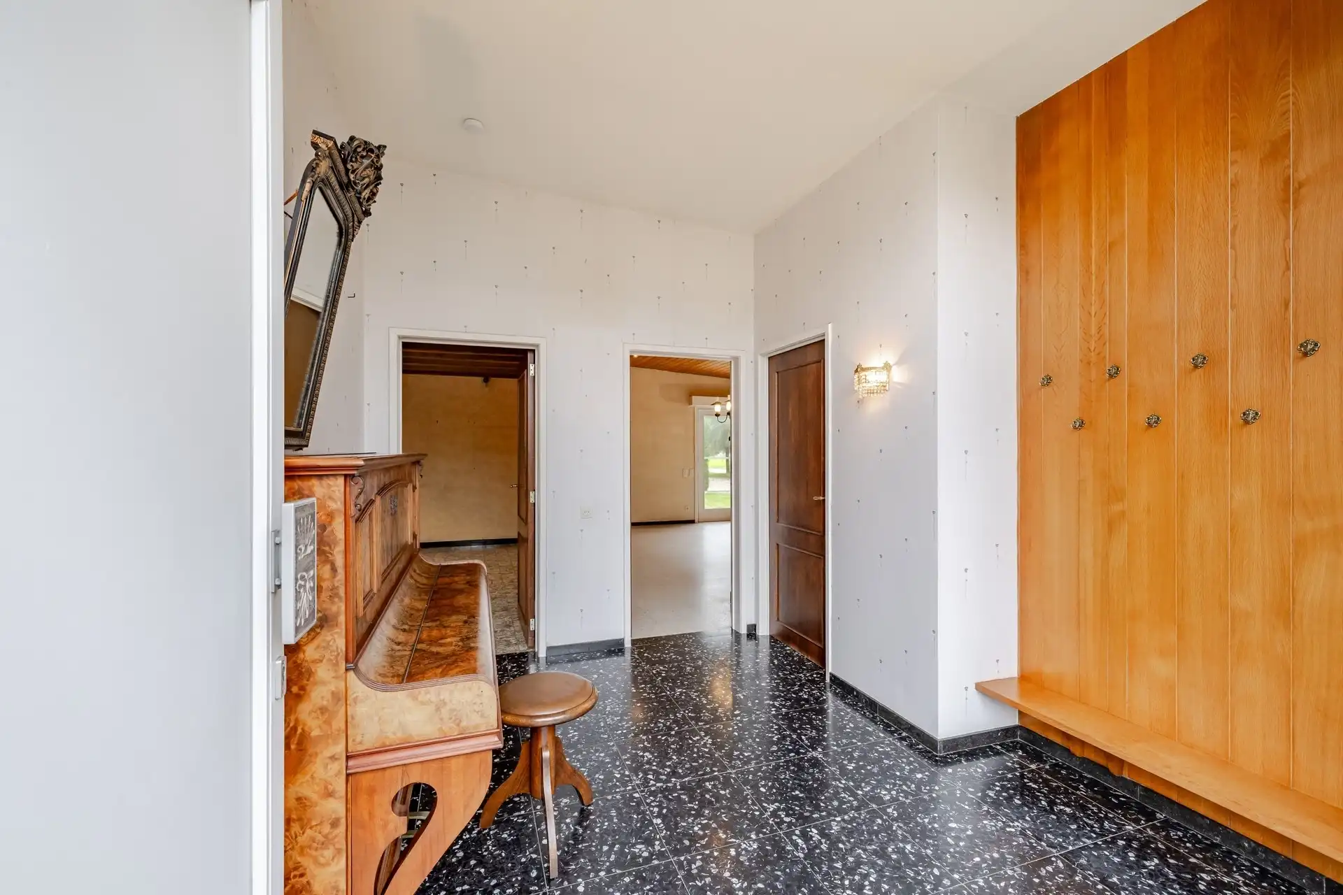 Uitstekend gelegen bungalow op uitzonderlijk perceel foto 3