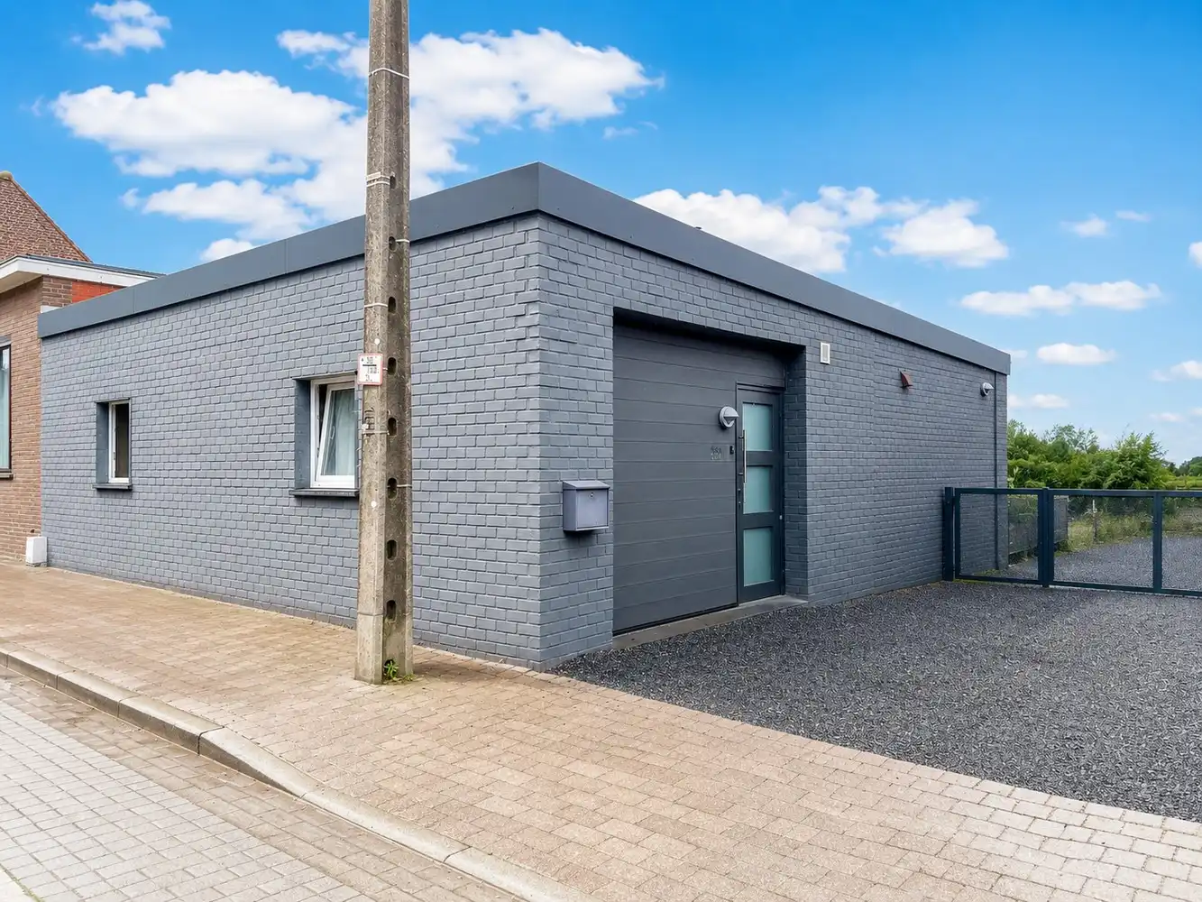 Instapklare, lichtrijke woning met 2 slpks en tuin foto {{pictureIndex}}
