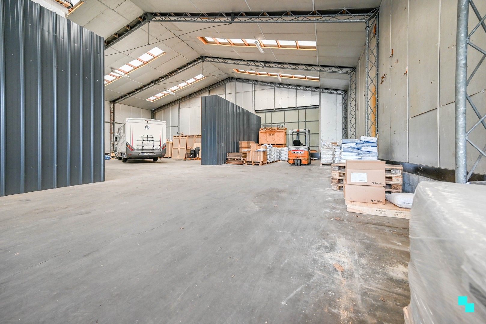 Ruime opslagplaats  van ca. 300 m² te Kachtem foto 2