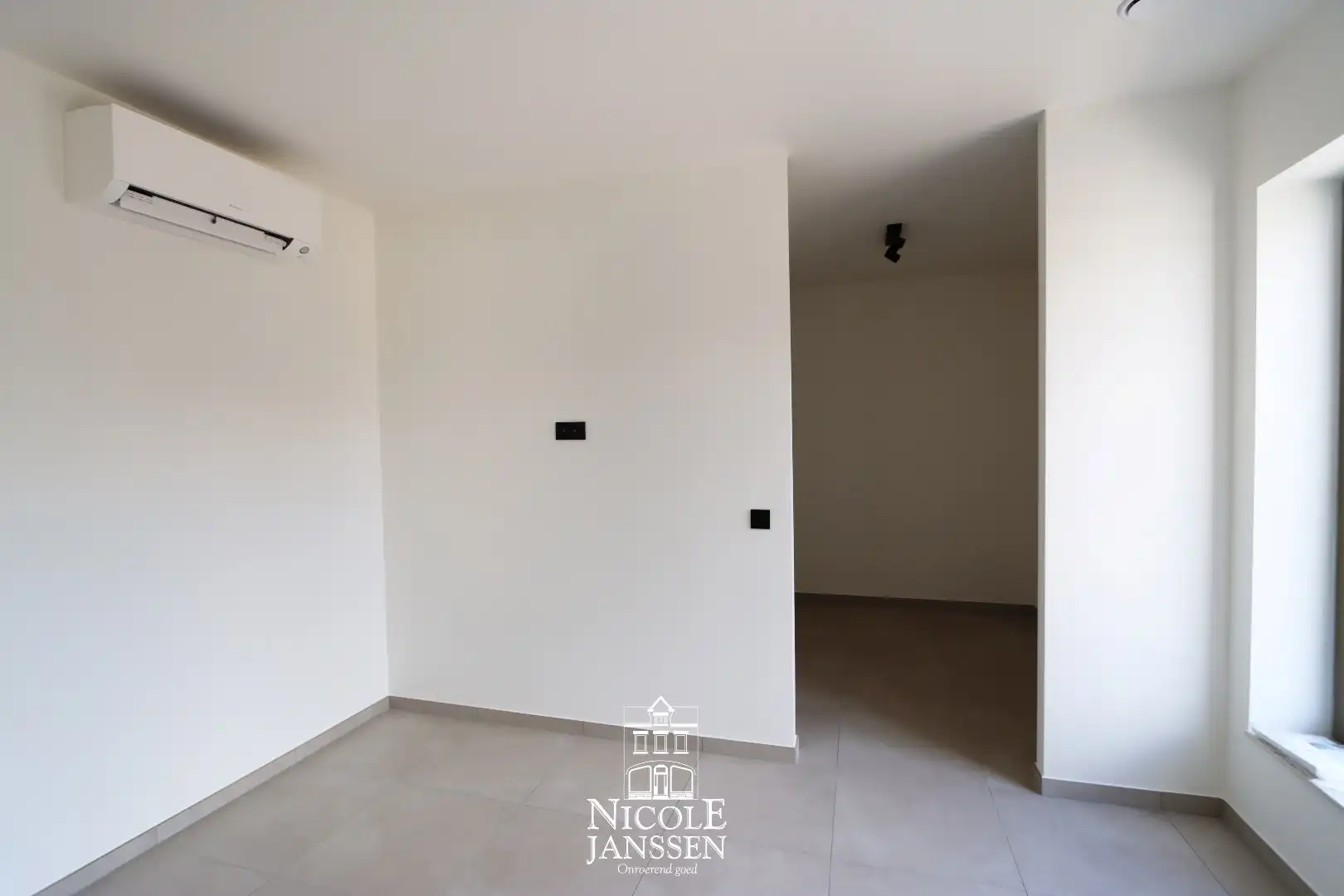 Penthouse met twee autostandplaatsen foto 14