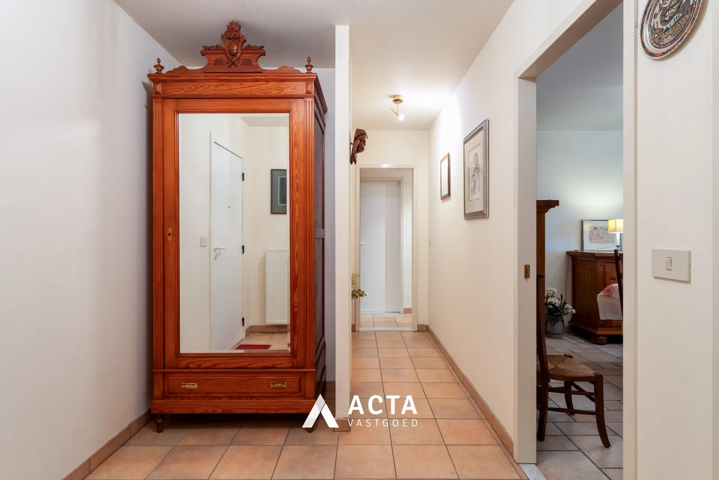 Ruim hoekappartement met twee slaapkamers in Mariakerke foto 8