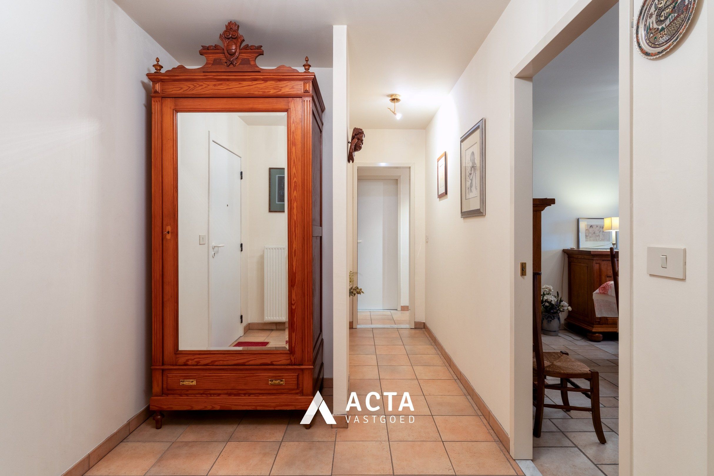 Ruim hoekappartement met twee slaapkamers in Mariakerke foto 5