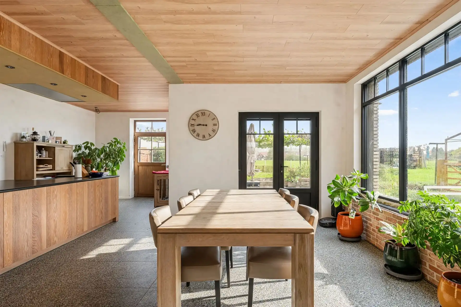 Ruime landelijke woning met 5 slpk, loods en tuin foto 7