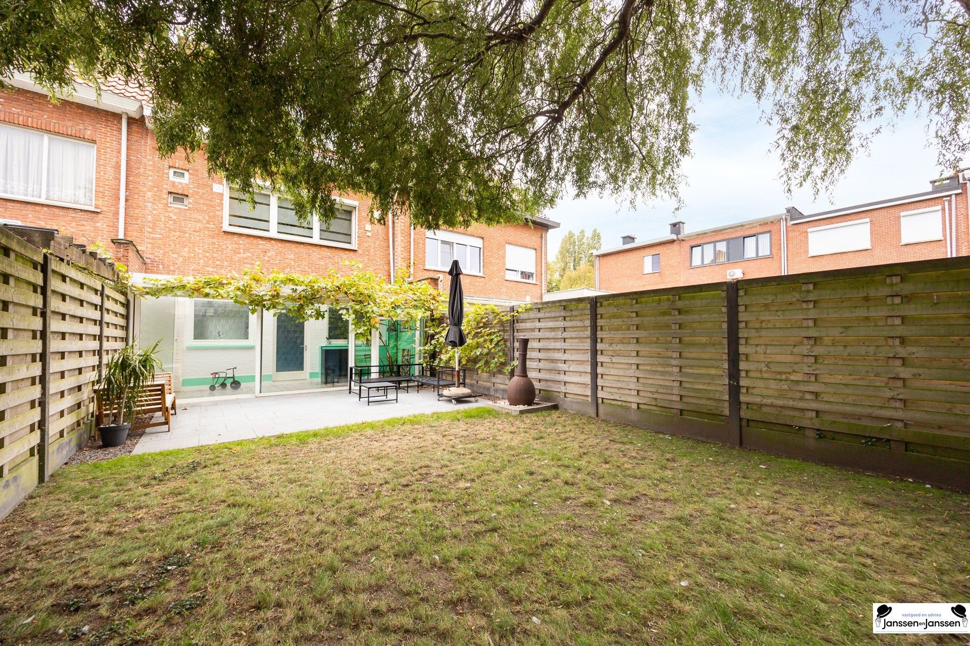 Prachtig gerenoveerde woning met 3 slaapkamers en uitzicht op groen foto 22