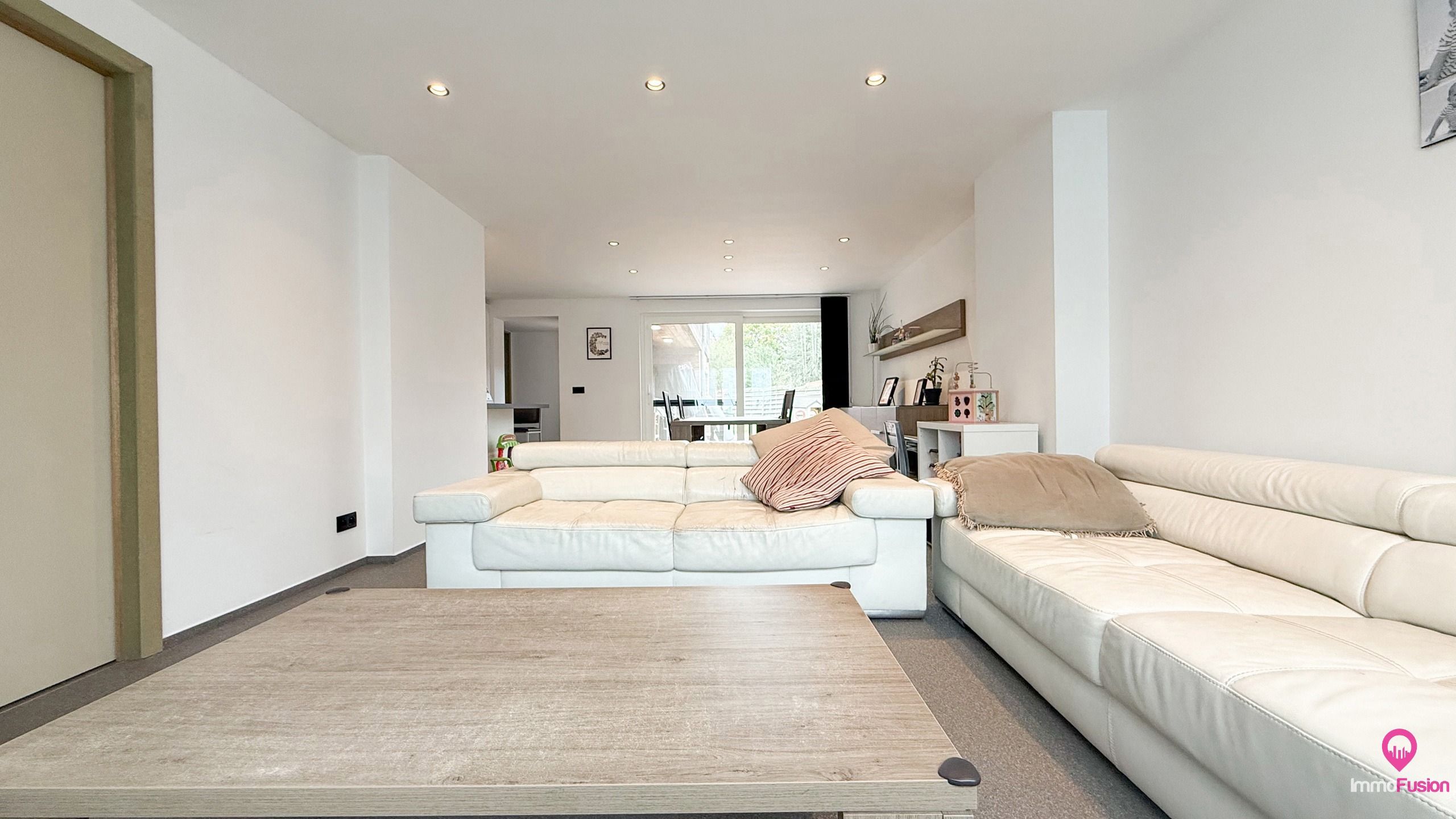 Gerenoveerde woning met veel ruimte en 6 slaapkamers! foto 4