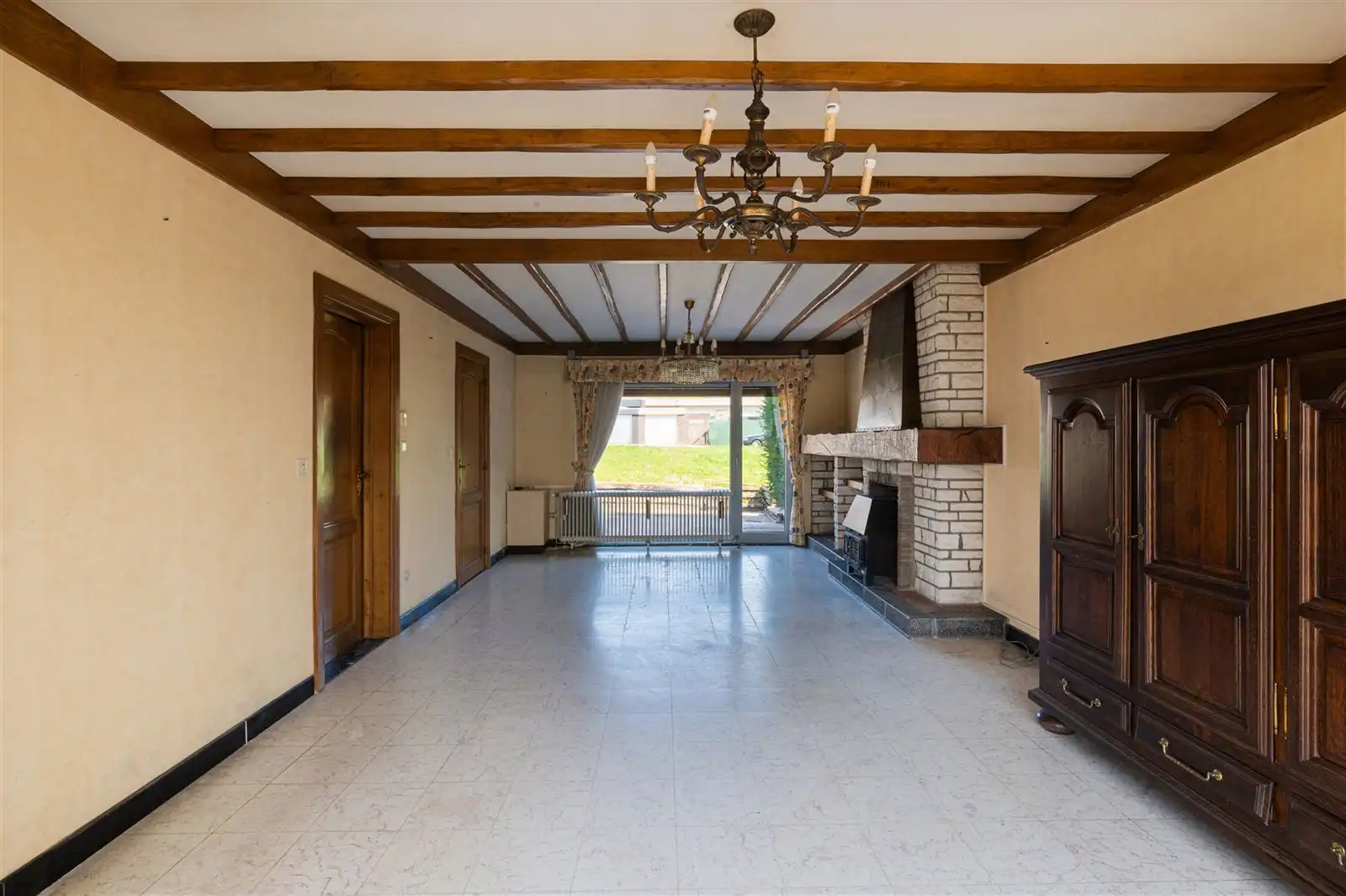 Halfopen bungalow met zonnige ruime tuin foto 3