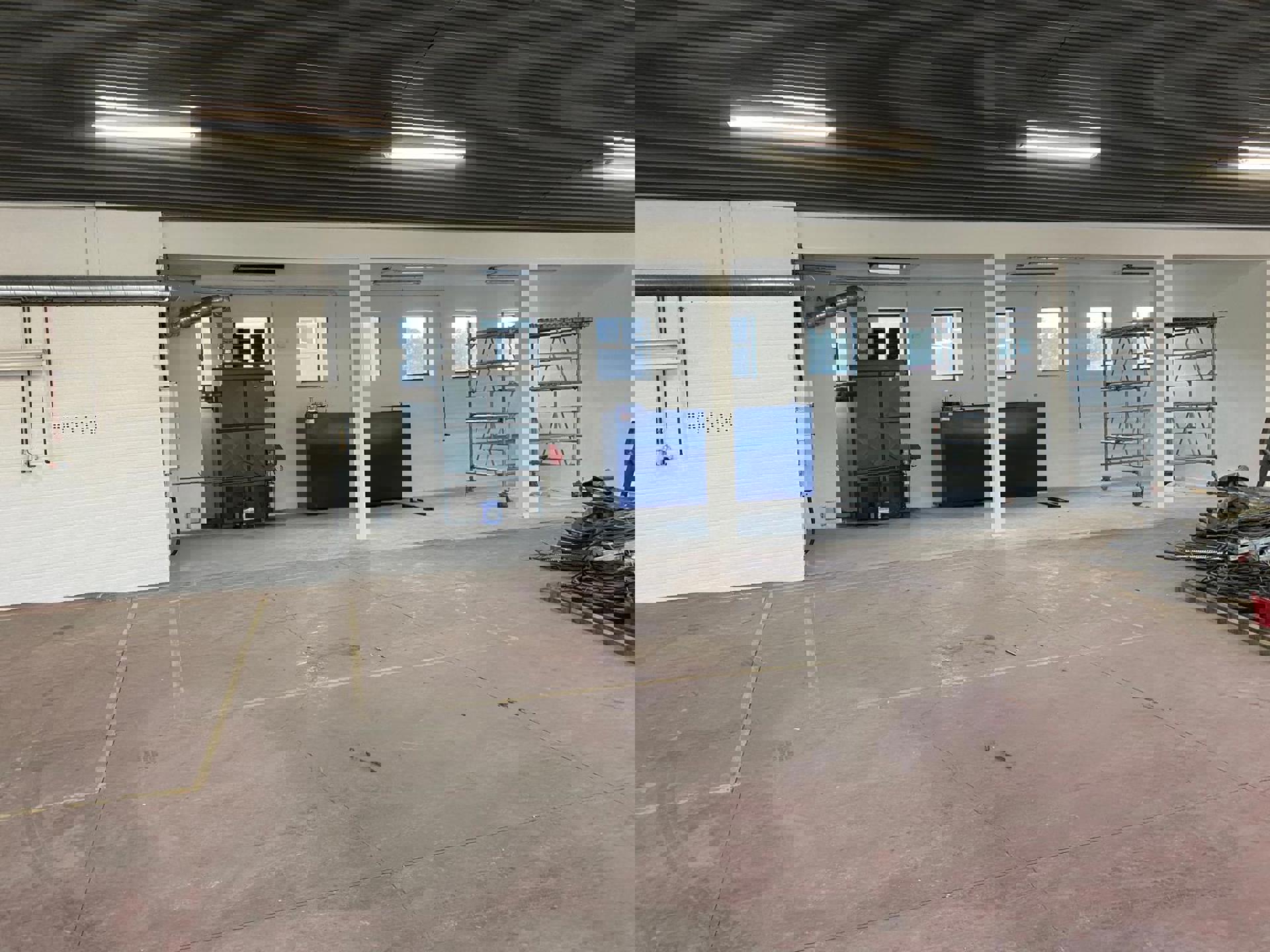 GENK TE HUUR: Grote bedrijfshal-Kantoor-Conciërgewoning foto 9