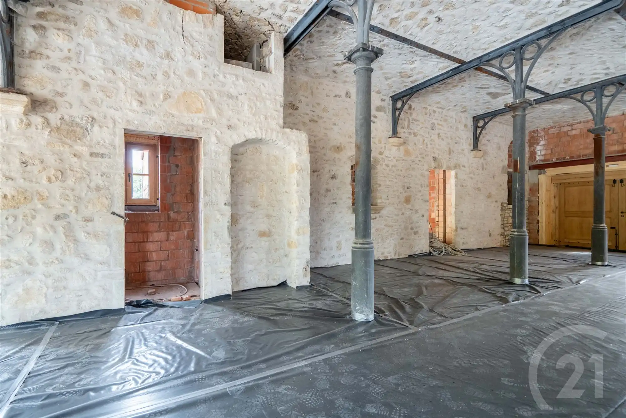 Prachtige en idyllisch gelegen hoeve (casco) op 4 hectare! foto 22