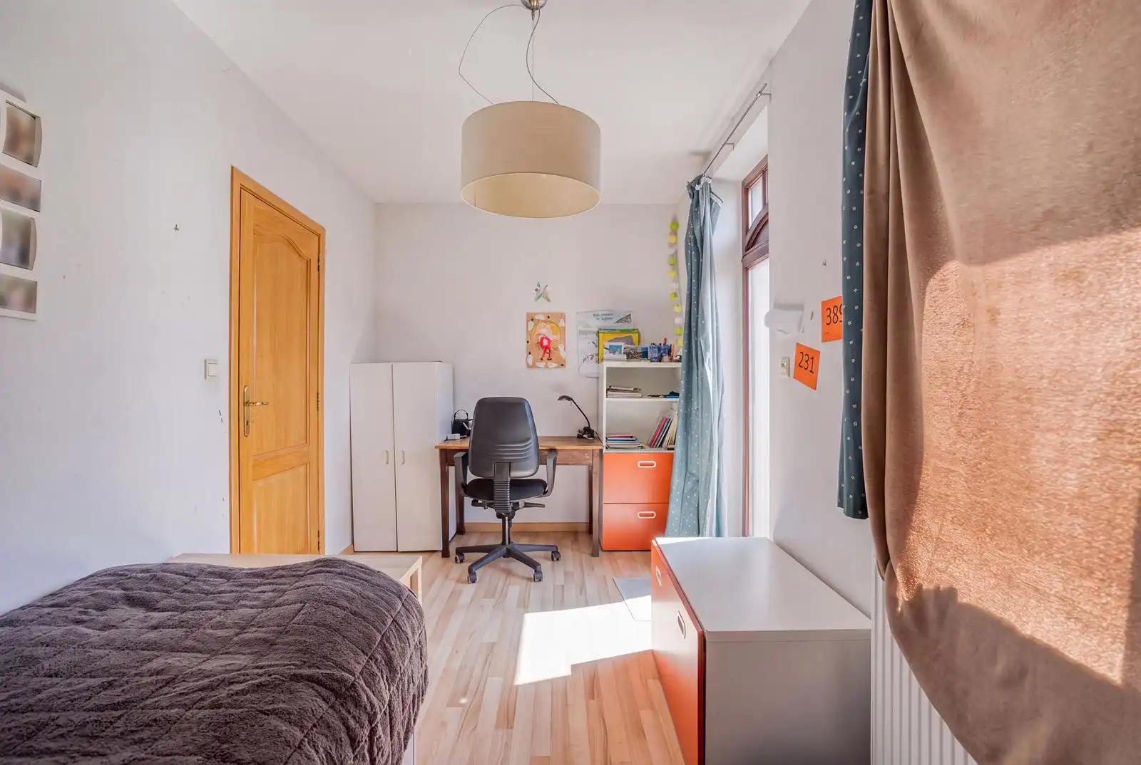 Ruime woning met 5 slaapkamers,tuin en garage foto 26