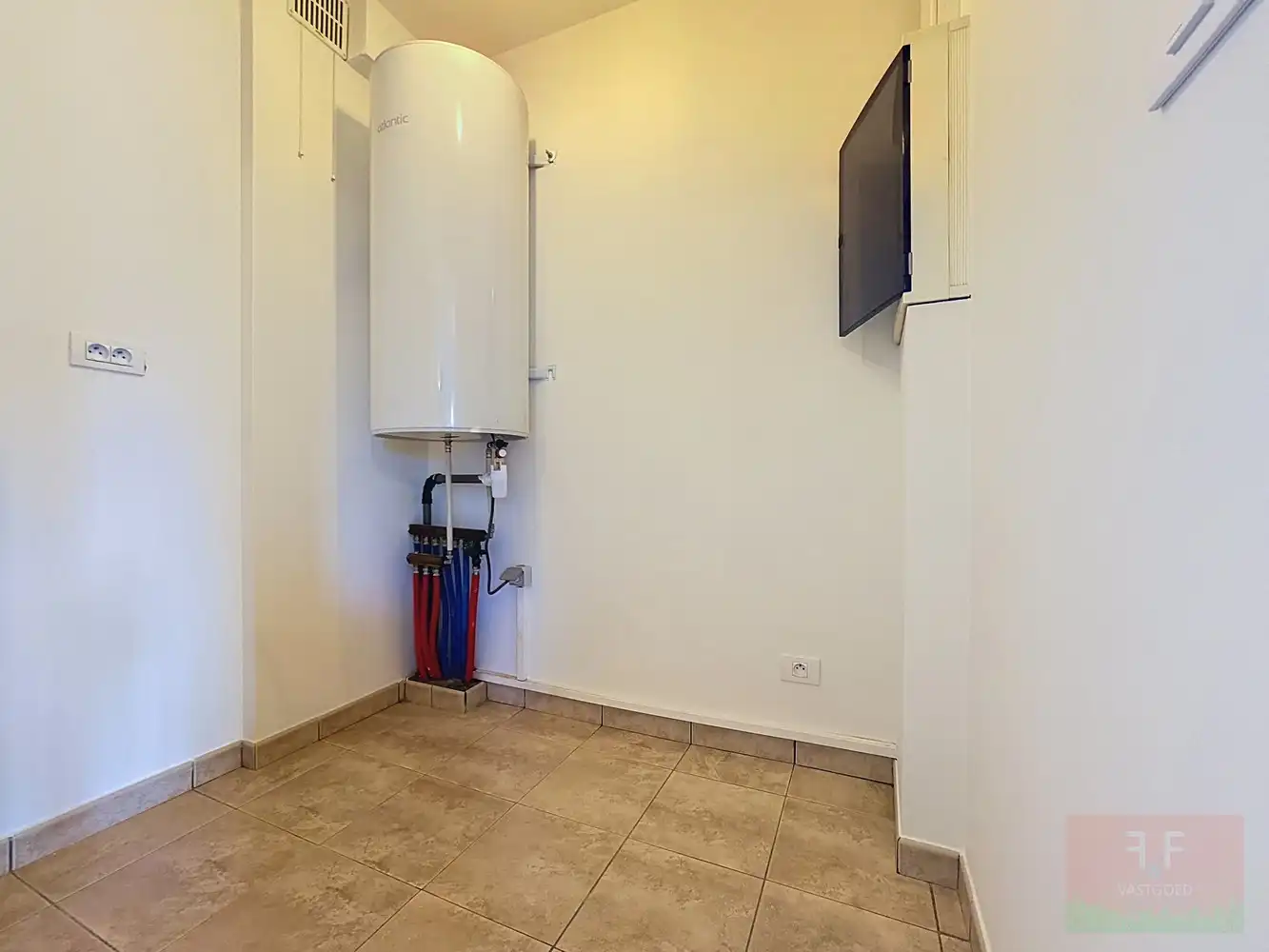 Lichtrijk, instapklaar appartement met privé-garage in het pittoreske Bavegem foto 12