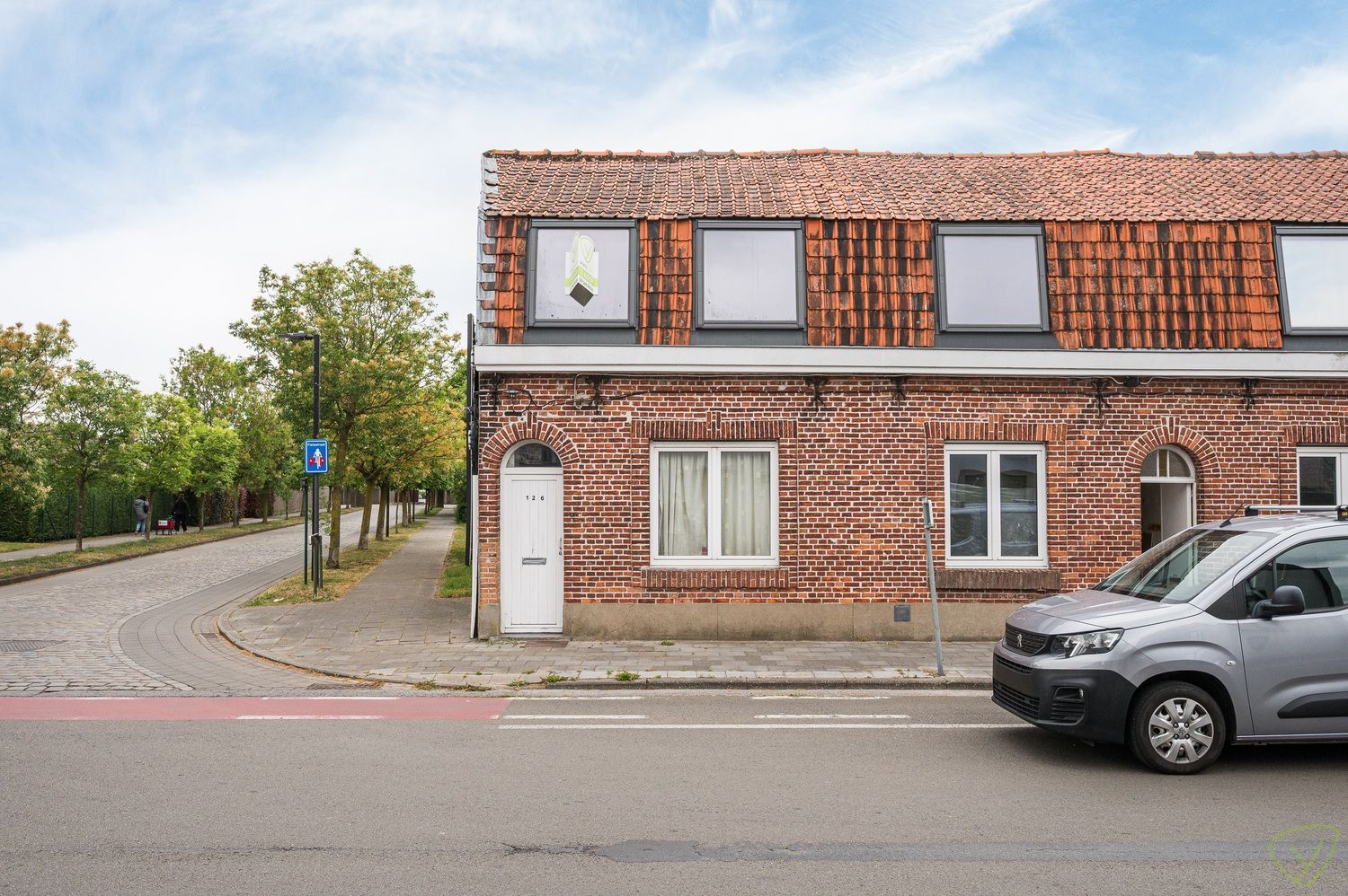 Te renoveren starterswoning met een verrassende tuin op een boogscheut van het centrum foto 2