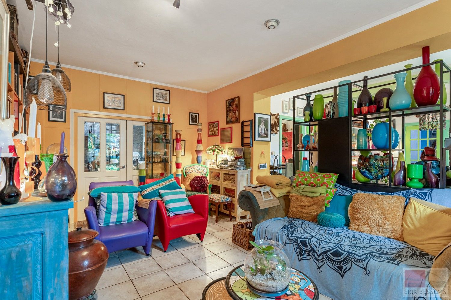 Unieke gesloten bebouwing met veel potentieel, deze ruime woning biedt een indrukwekkende woonoppervlakte van 306 m² foto 7