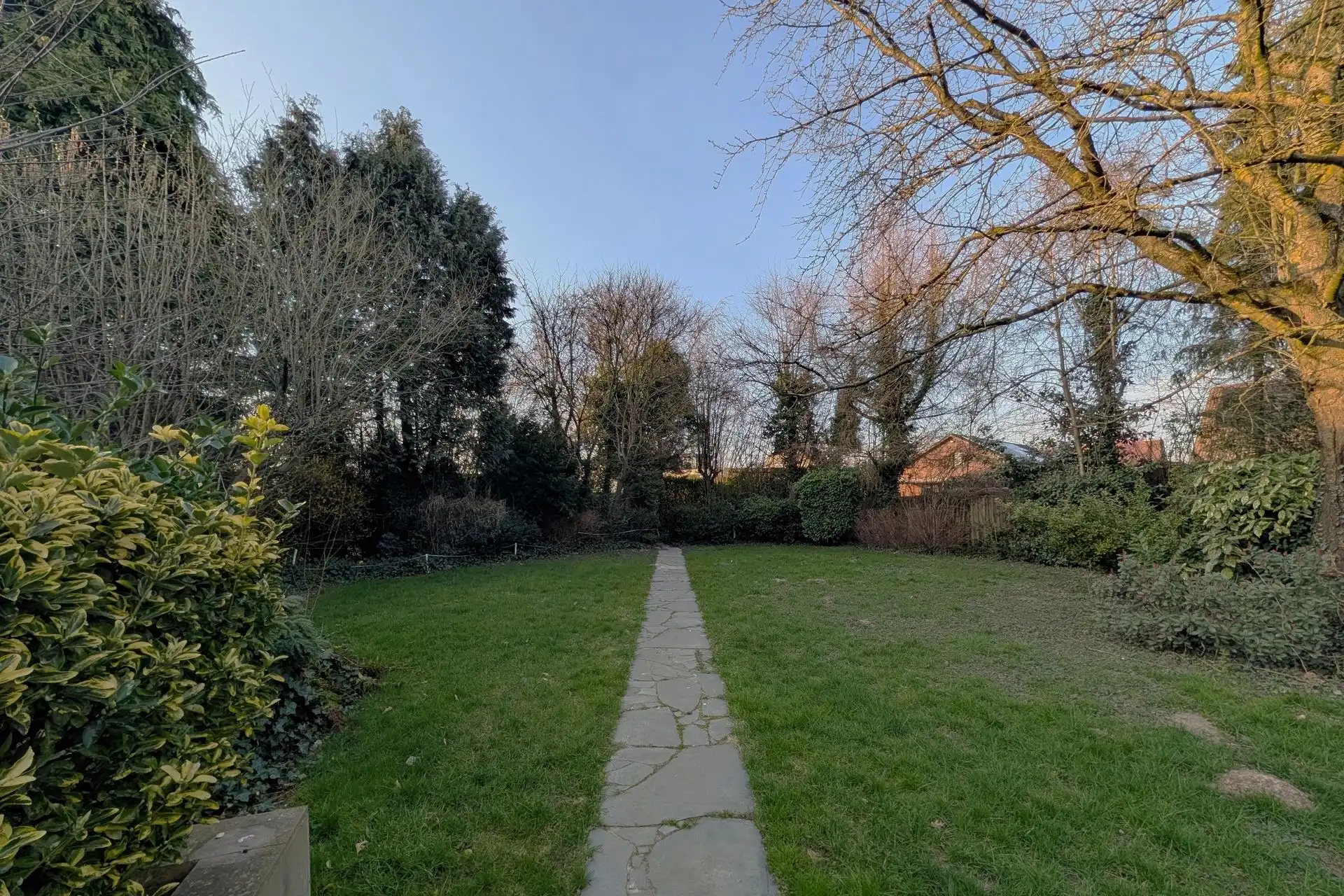 Verzorgde villa met 4 slpk. en veel privacy nabij de grens met Maastricht (NL) foto 9