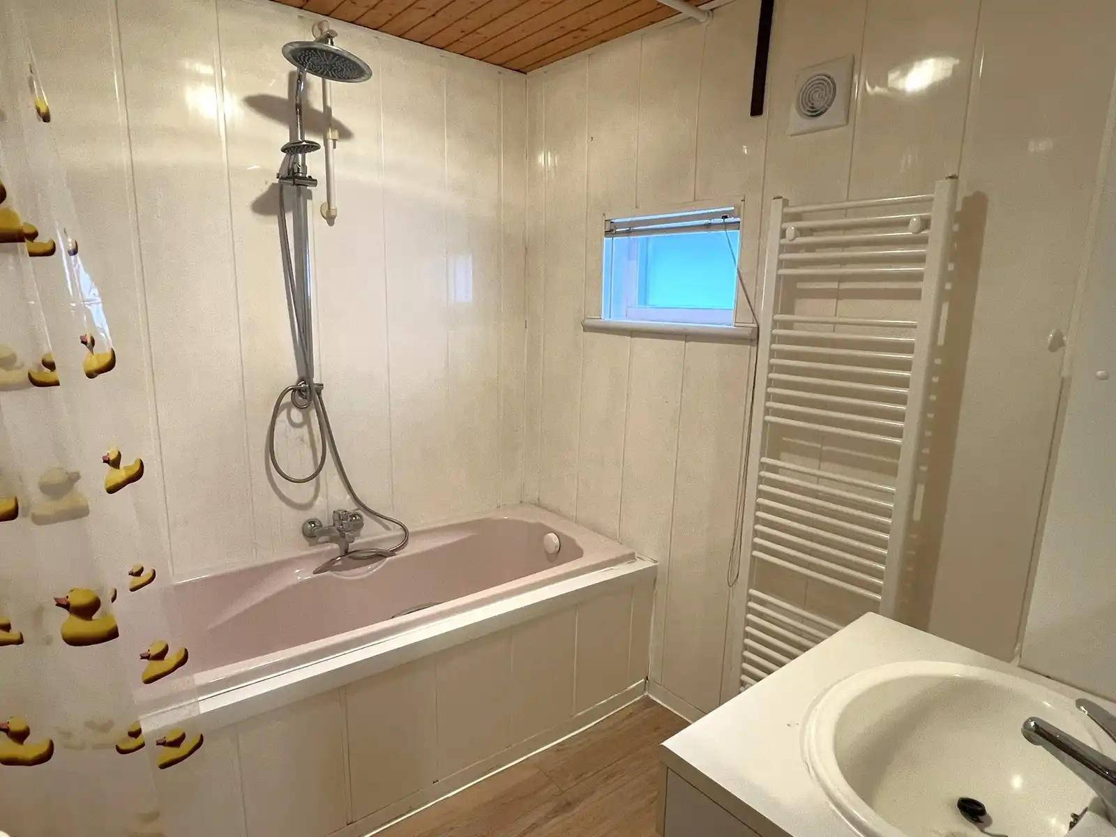 Verzorgde rijwoning met diepe tuin foto 5